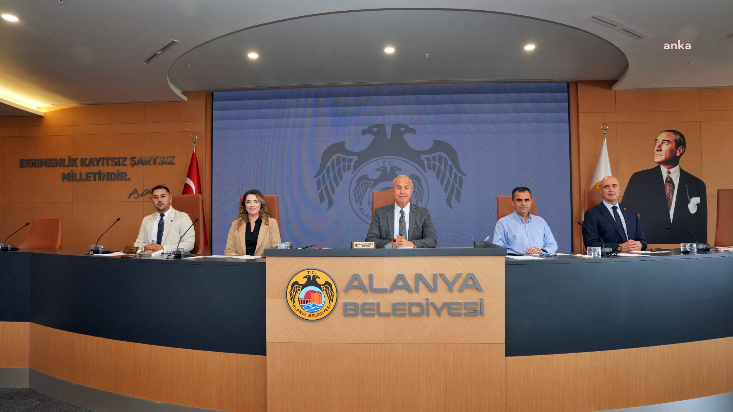 Eski belediye hizmet binasının geleceğine, Alanyalılar karar verdi