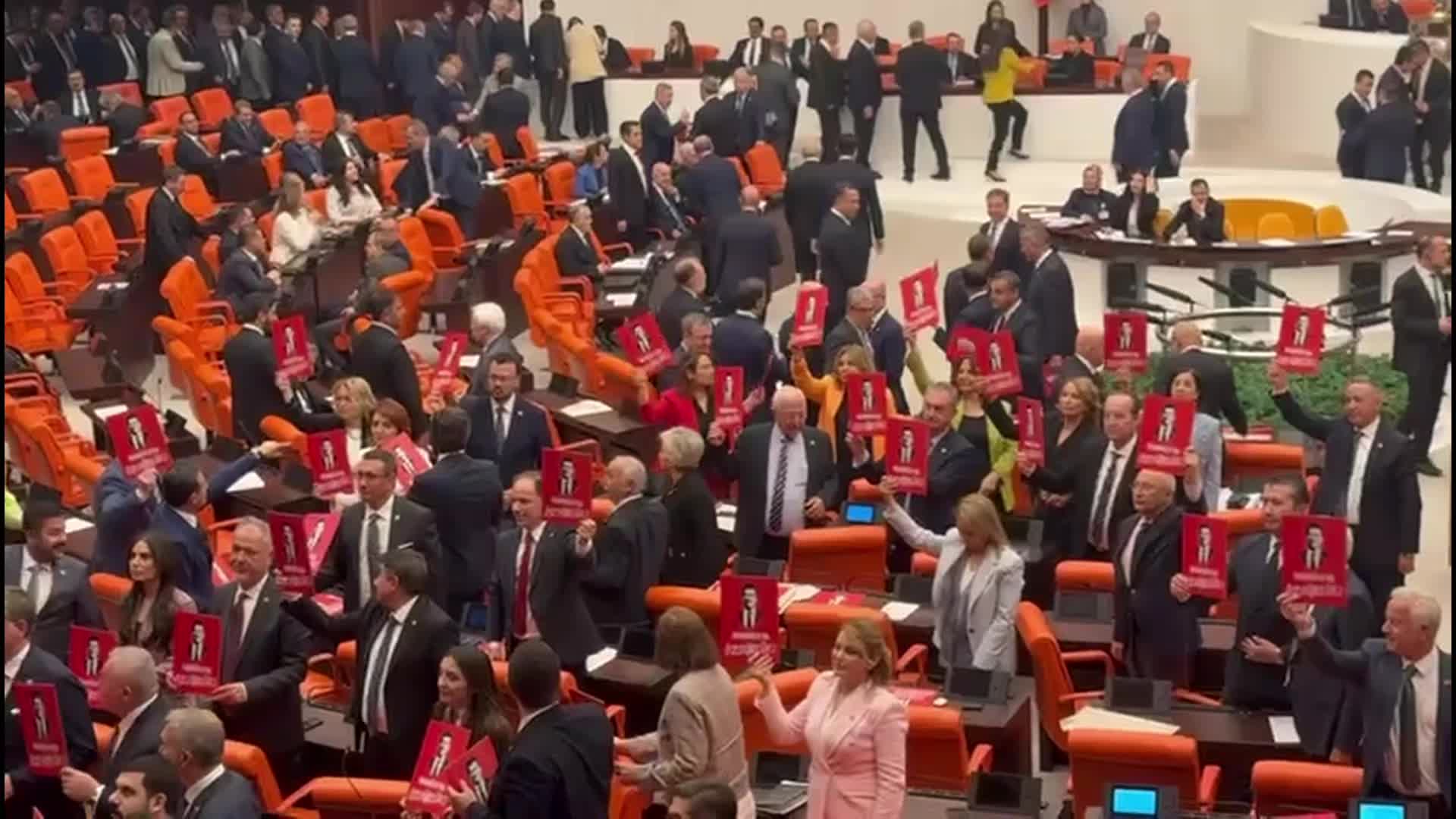 TBMM Başkanlığı seçiminin ilk turunda hiçbir aday yeterli oyu alamadı
