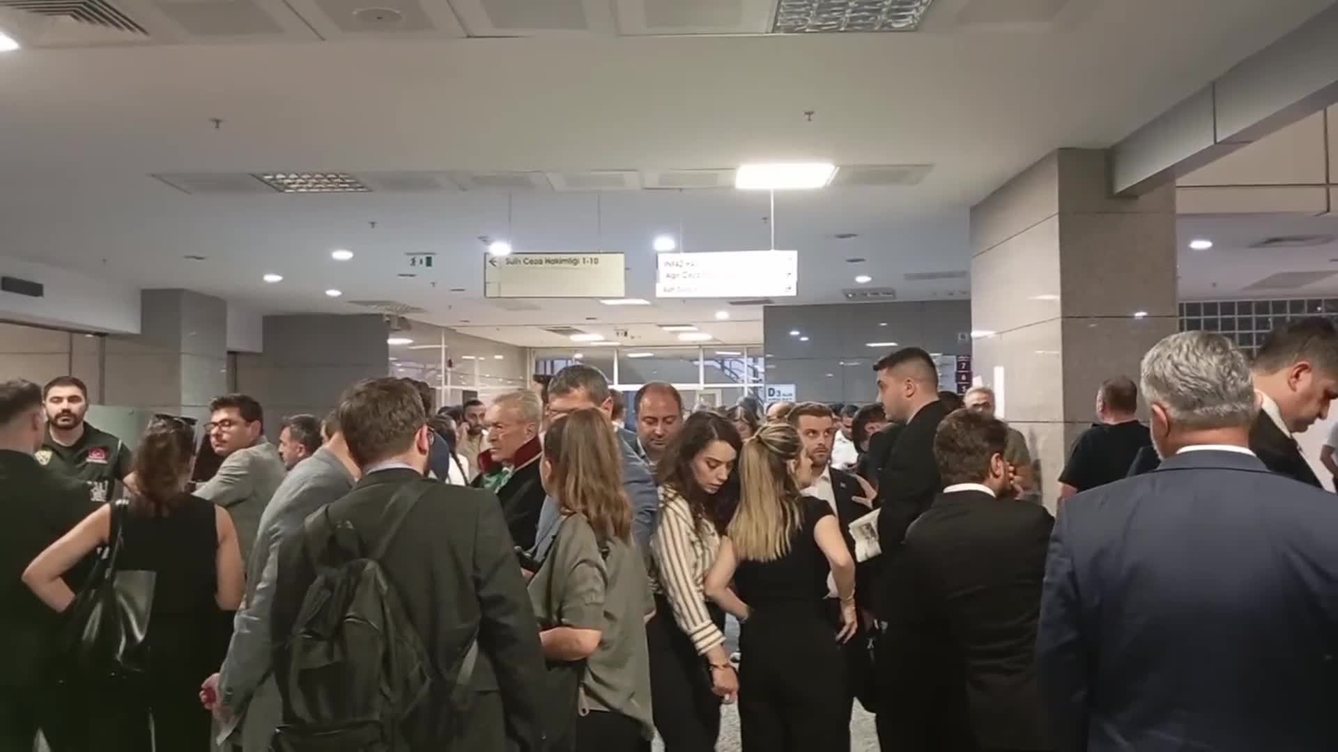 CHP'li belediyelere yönelik operasyonda gözaltına alınan 5 belediye başkanı tutuklandı