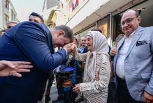 İzmir’de ihtiyaç sahipleri ve emekliler unutulmadı: Büyükşehir’den bayram öncesi 45 milyon liralık destek