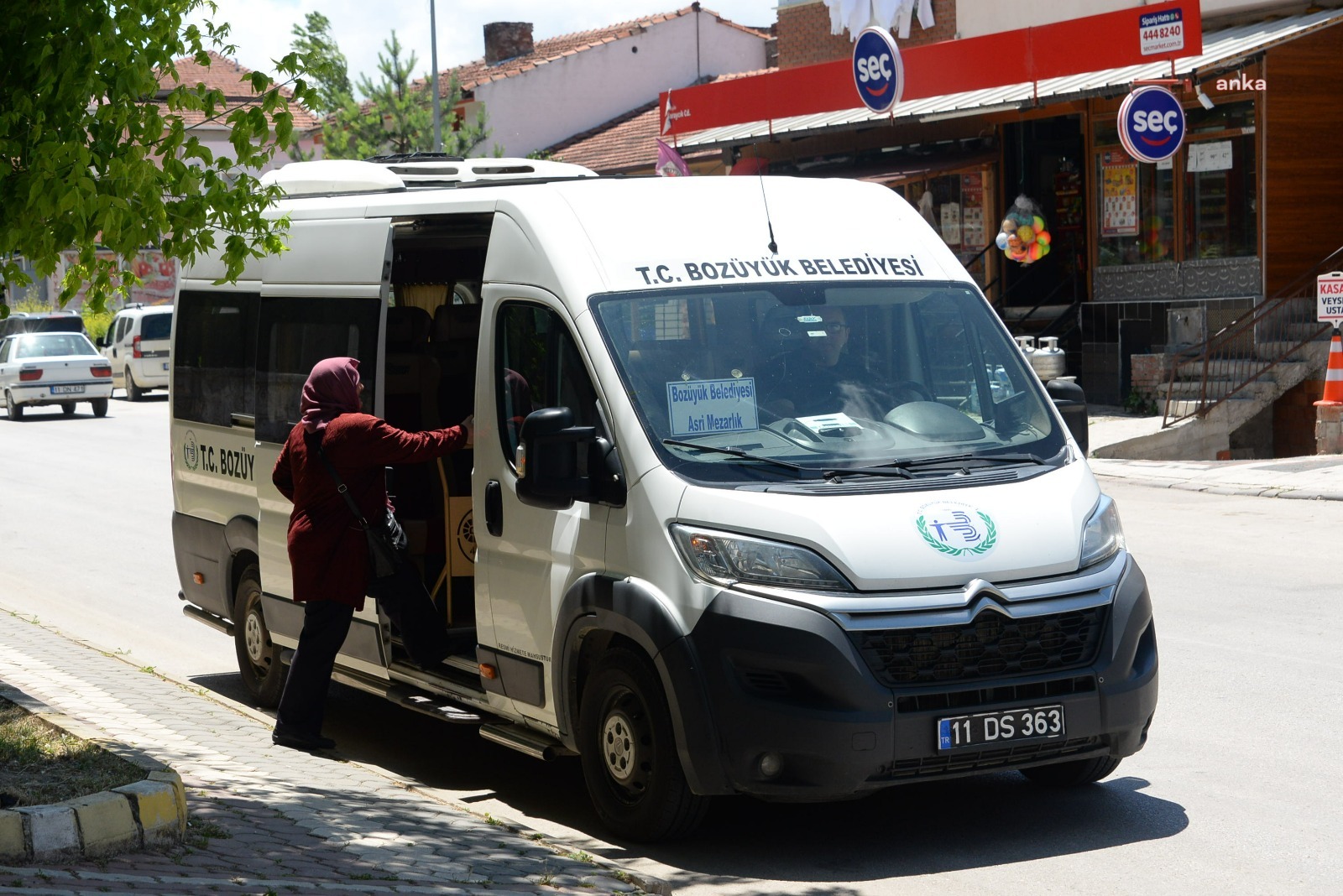 Bozüyük Belediyesi'nden ilçe mezarlığına arife gününde ücretsiz ulaşım