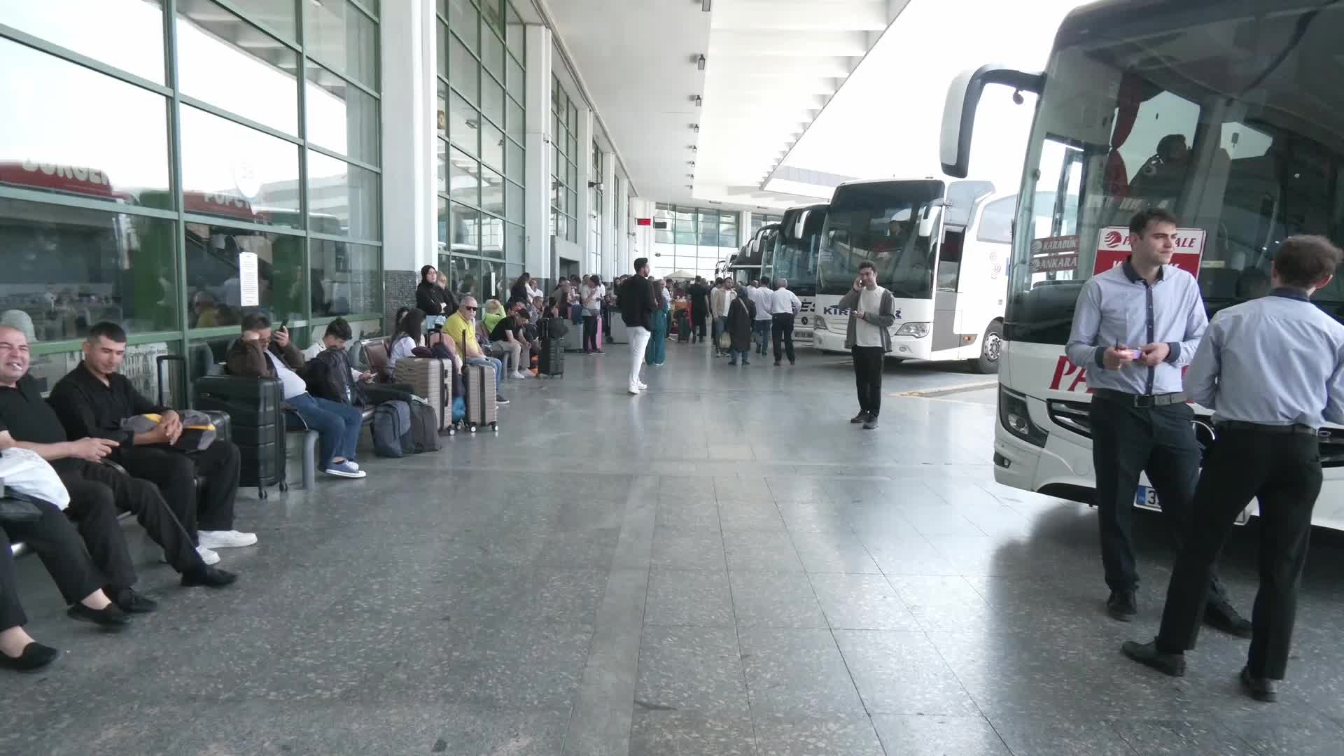 Kurban Bayramı'na günler kala yurttaşlar otobüs fiyatlarının pahalılığından şikayetçi... "Normal zamana göre bayramda ekstra zam yapıyorlar"