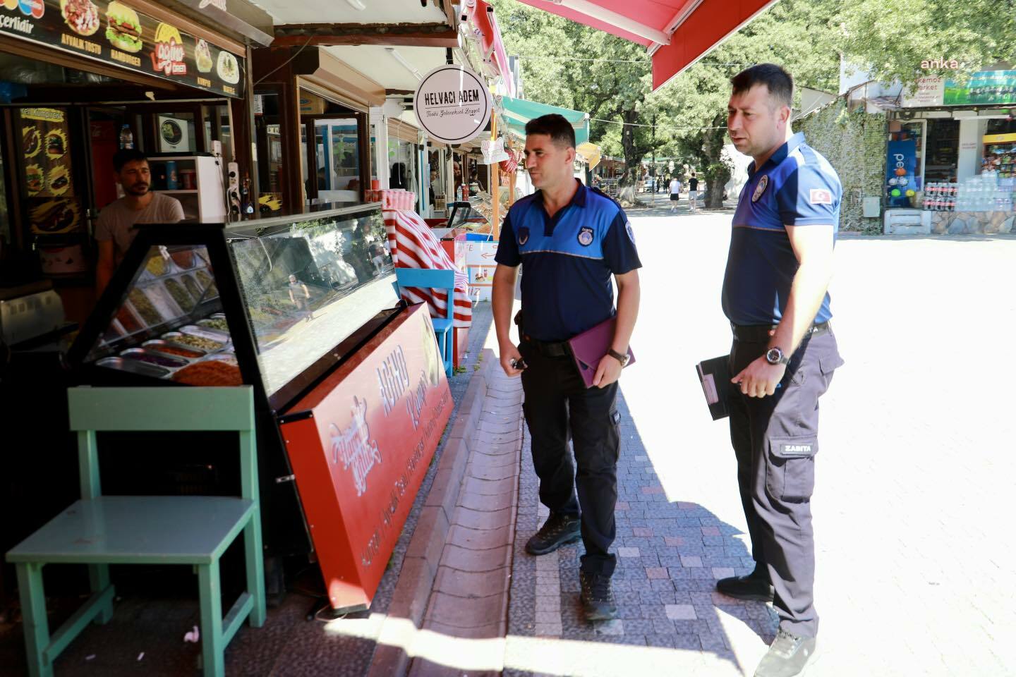 Burhaniye Belediyesi, bayram öncesi denetimlerini arttırdı