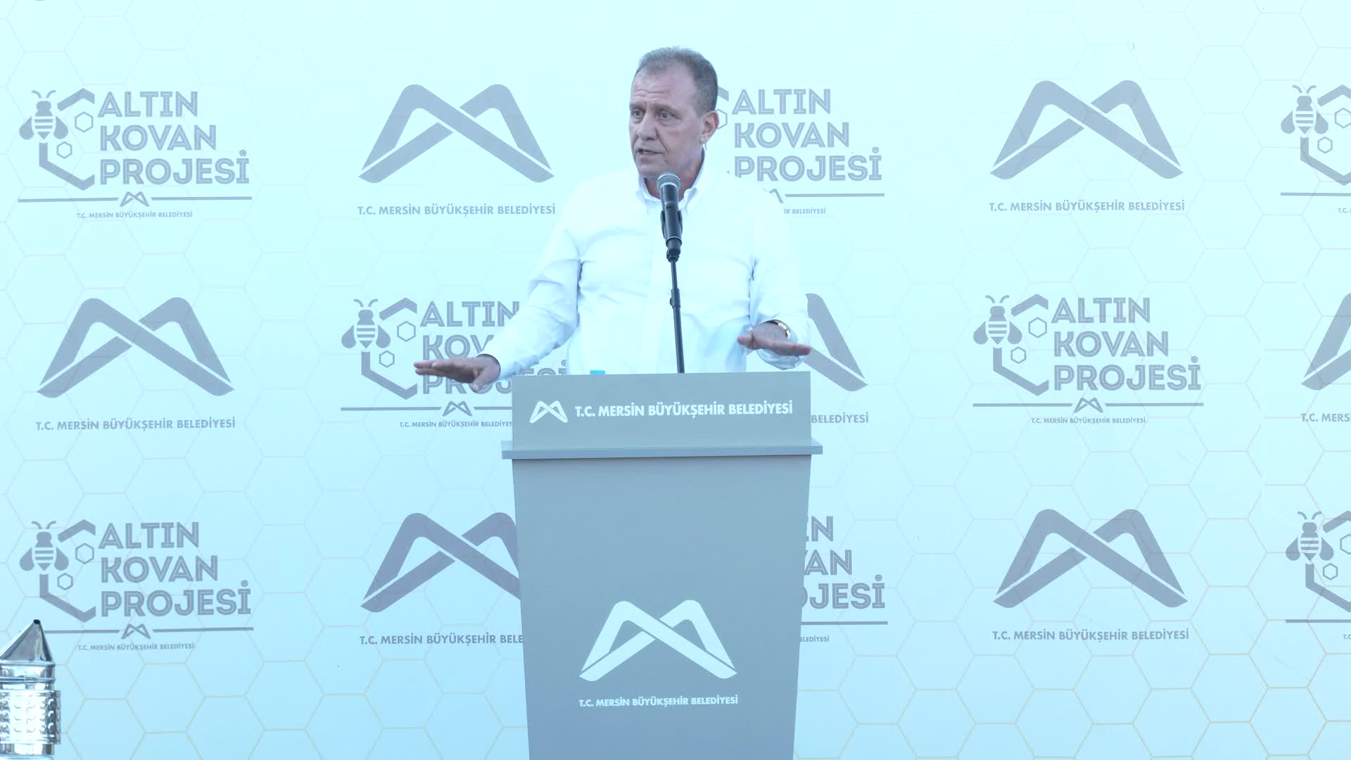 Vahap Seçer'den CHP'li belediye başkanların gözaltına alınma görüntülerine tepki: "İnsanların suçlu gibi gösterilmesi kabul edilemez"