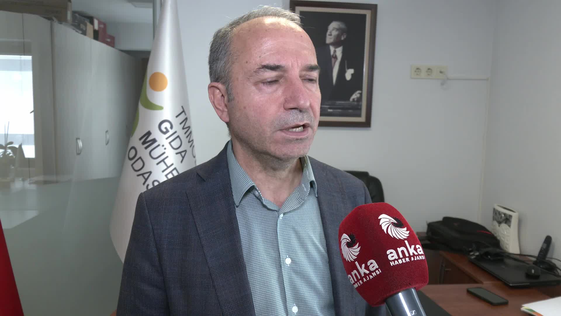 Gıda Mühendisleri Odası Başkanı Üzümcü'den Kurban Bayramı öncesi uyarı: “Etler dolaba koyulurken üst üste yığılırsa aralarındaki boşluklarda ısı adacıkları oluşabilir, bu da bakteri oluşumuna sebep olur”