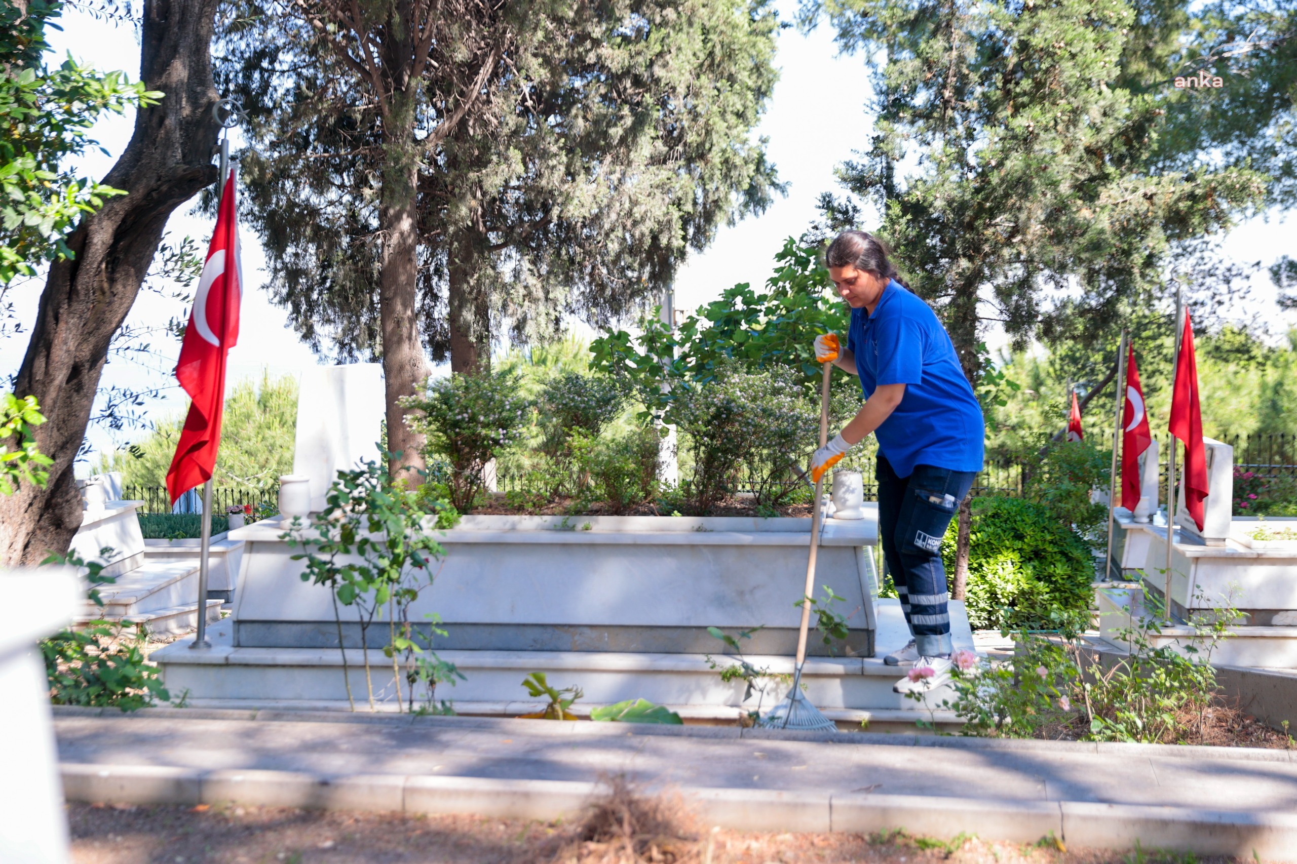 Kadifekale Şehitliği’nde saygı ve vefa mesaisi
