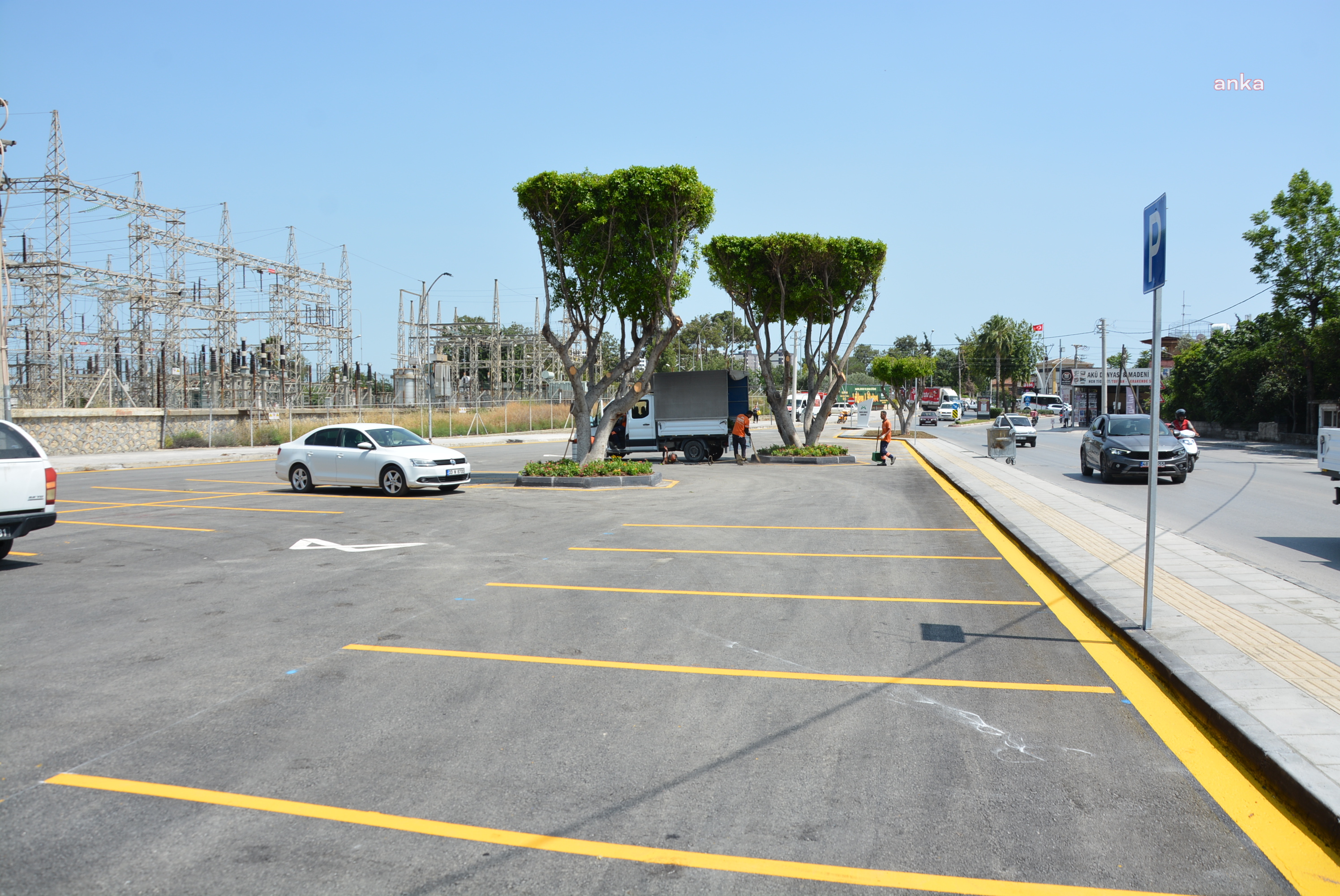 Mersin Büyükşehir Belediyesi'nden Tarsus Şehir Mezarlığı otoparkında yenileme çalışması