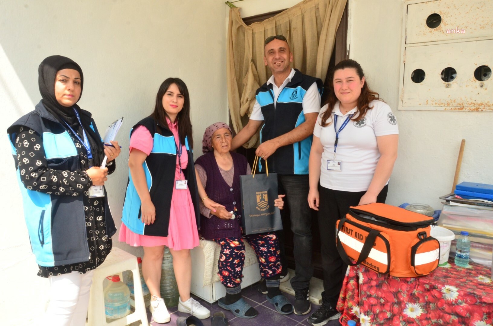 Bodrum'da “Hatırlanmak Güzeldir” projesiyle yalnız yaşayan yaşlılara destek