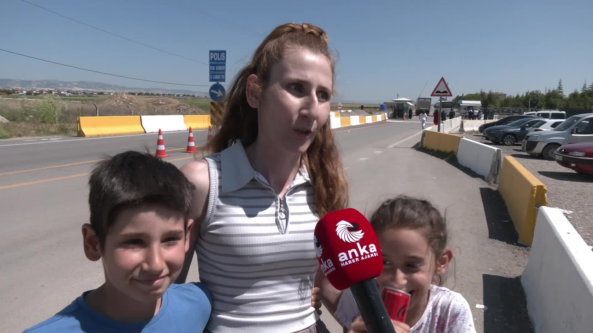 İnfaz Yasasının yürürlüğe girmesiyle Sincan Cezaevi'nde tahliyeler devam ediyor... Yakınları düzenlemeden yararlanamayan bayram ziyaretçileri tepkili