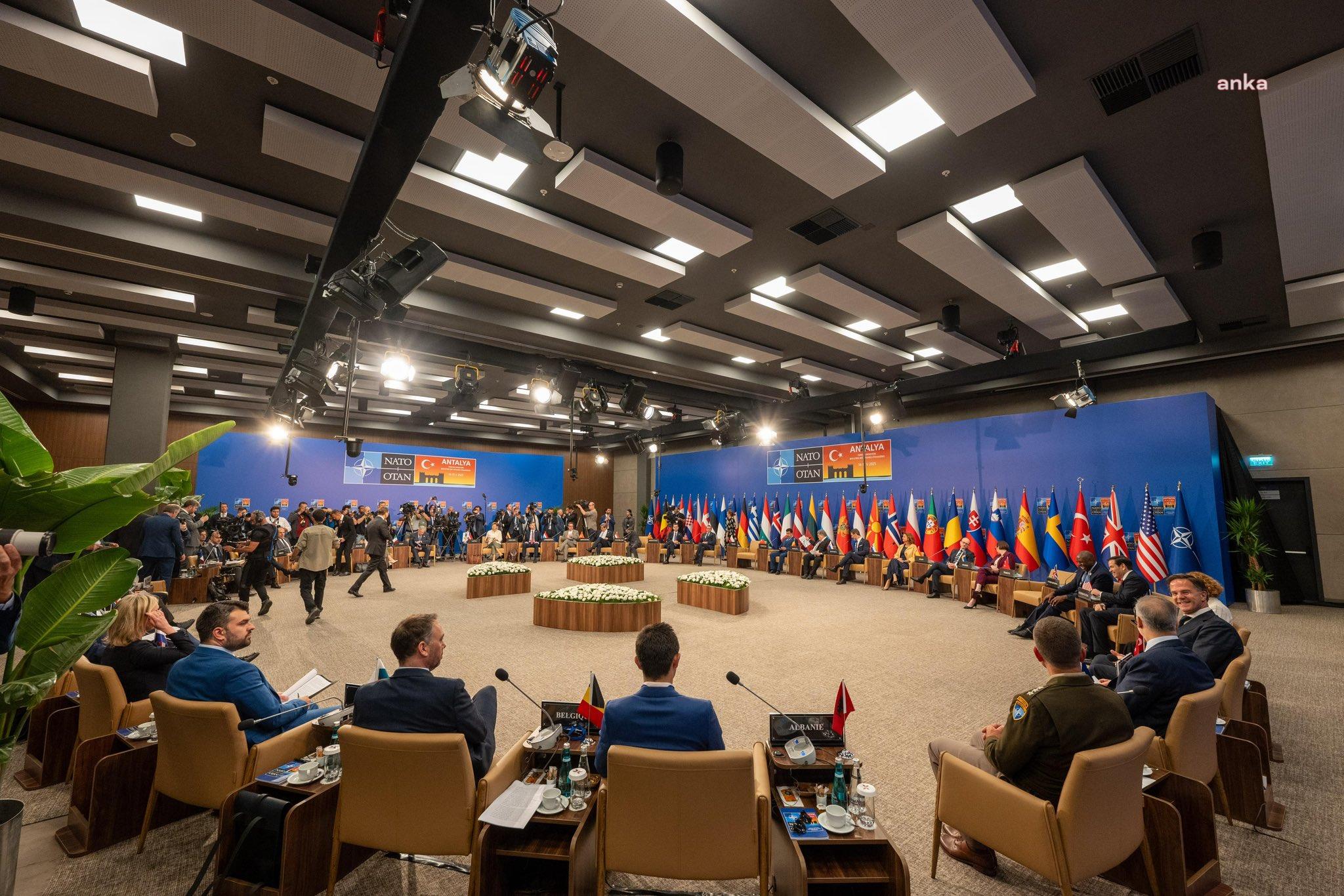 NATO savunma bakanları, kapasite hedeflerini görüşmek üzere toplandı