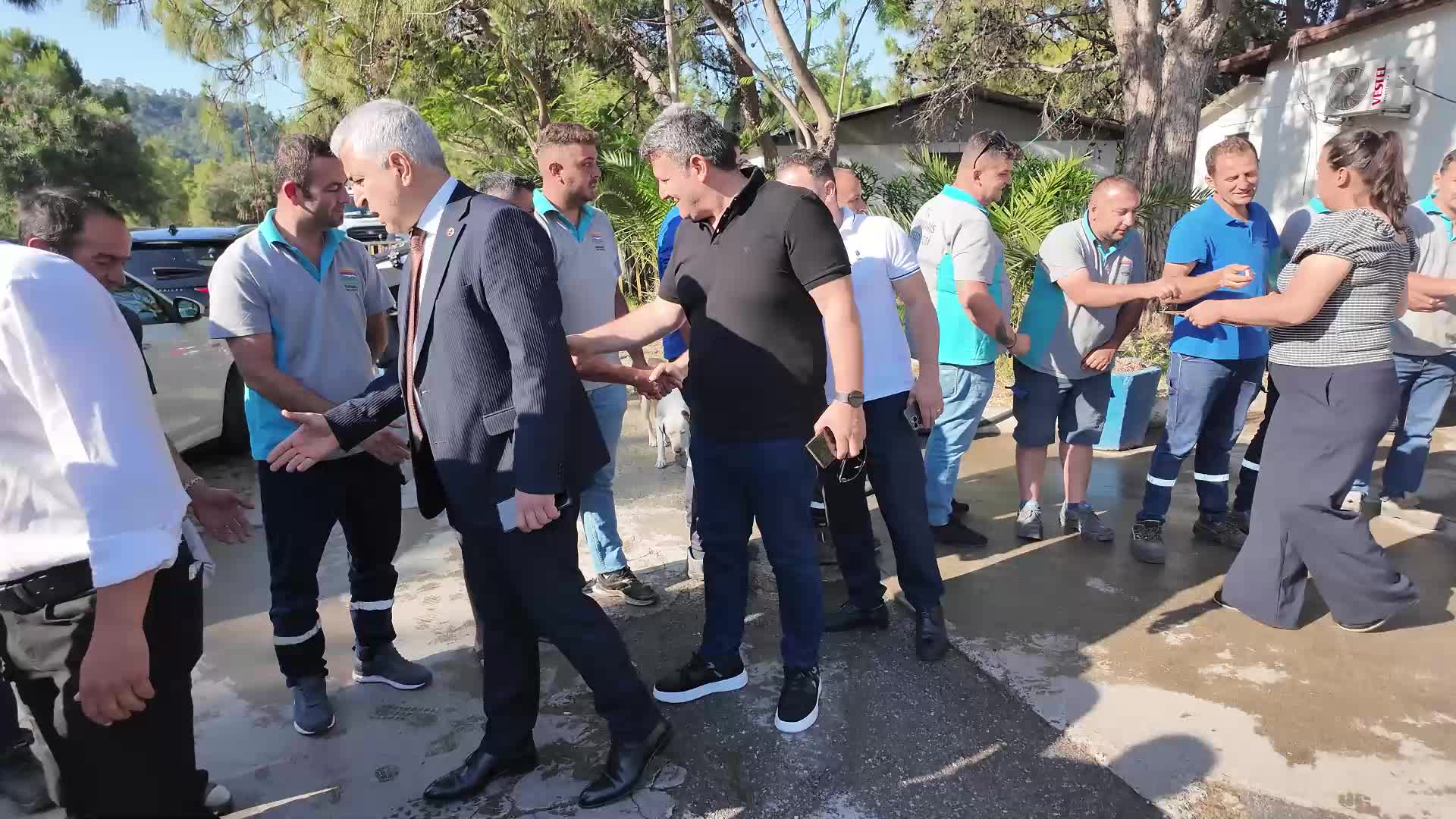 Marmaris Belediye Başkanı Ünlü, personel ile bayramlaştı