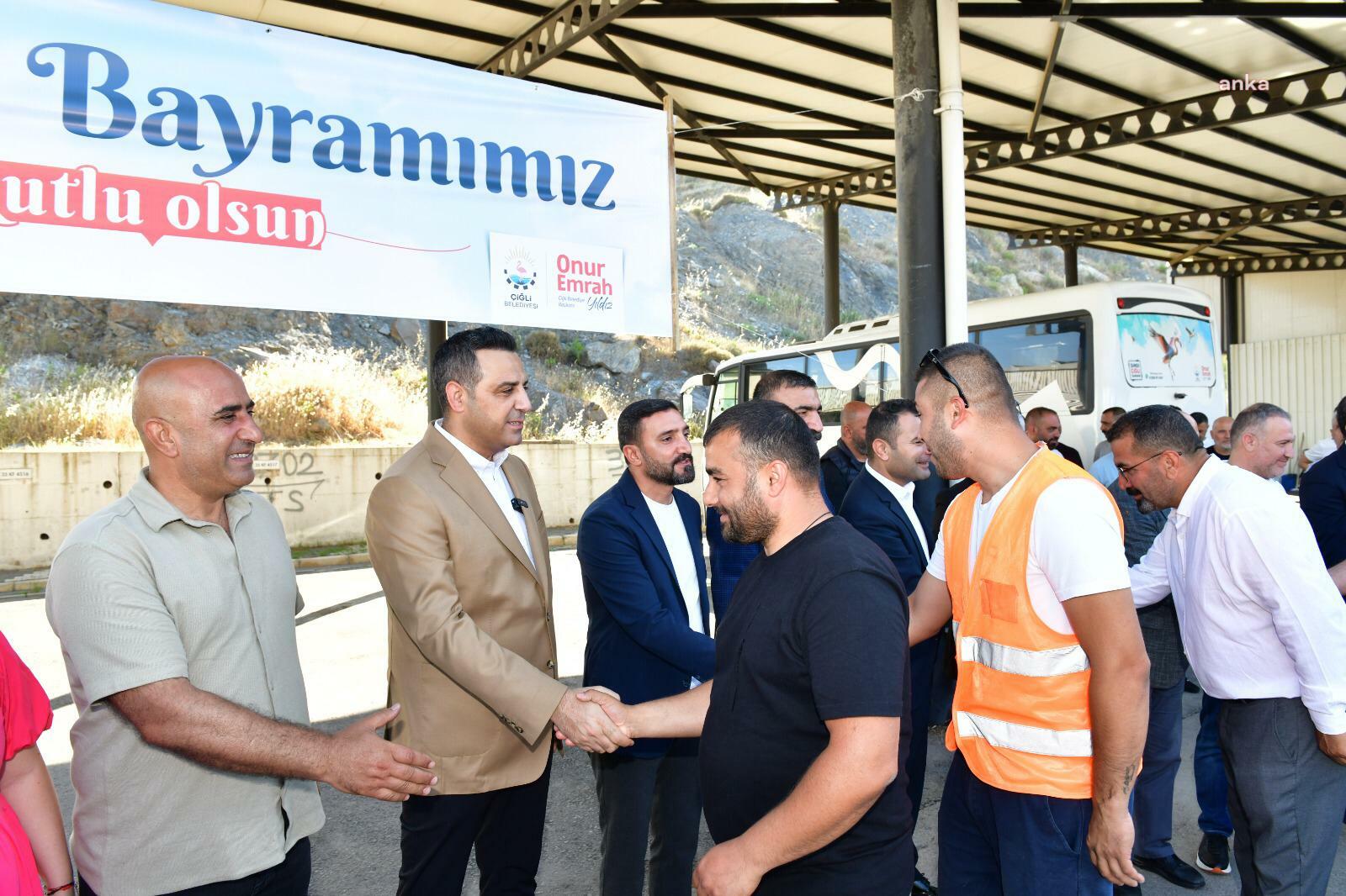 Çiğli Belediye Başkanı Yıldız, mesai arkadaşlarıyla bayramlaştı