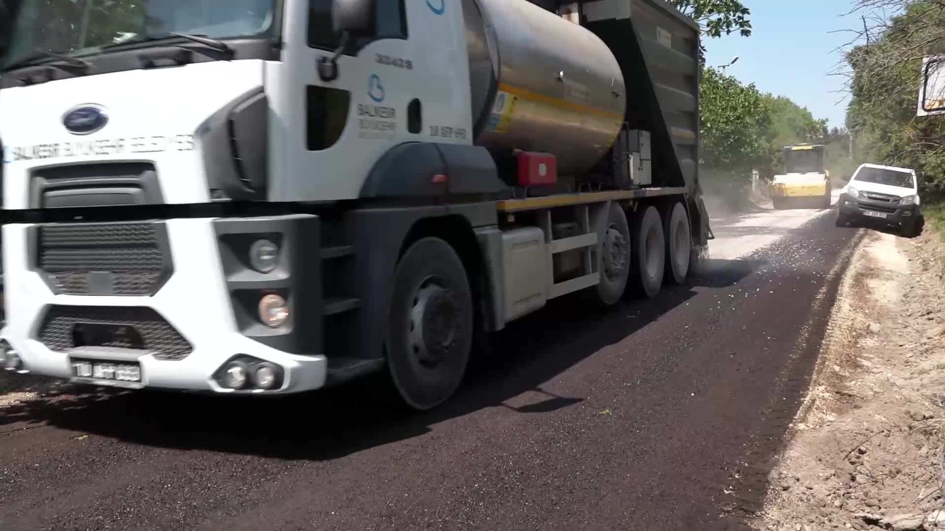 Balıkesir Büyükşehir Belediye Başkanı Akın: "20 ilçemizde yol yenileme çalışmalarımız hız kesmeden sürüyor"