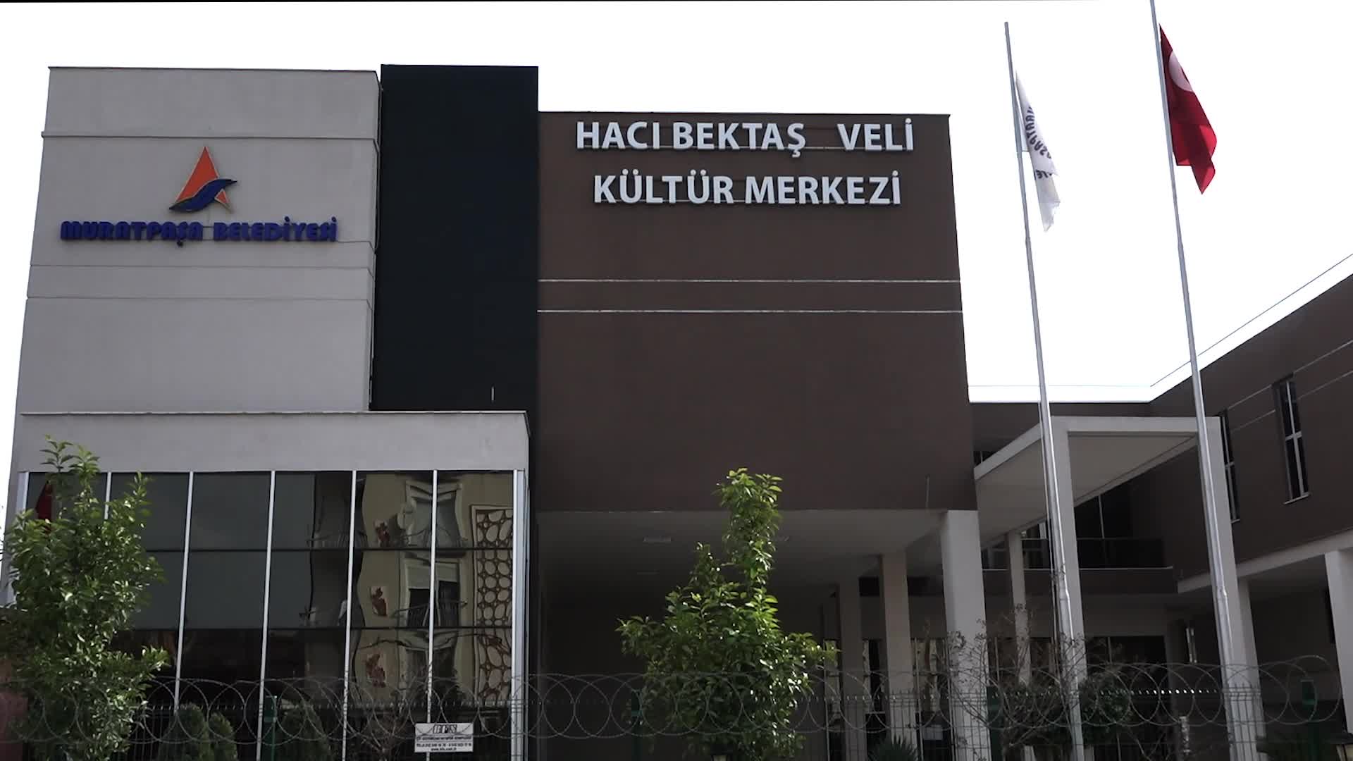 MURATPAŞA BELEDİYE BAŞKANI UYSAL, KADINLARLA BİRLİKTE ERİŞTE YAPTI