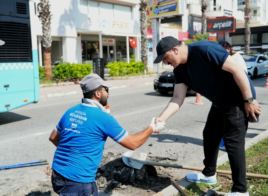 Konyaaltı Belediye Başkanı Kotan'dan hem yürüyüş hem denetleme