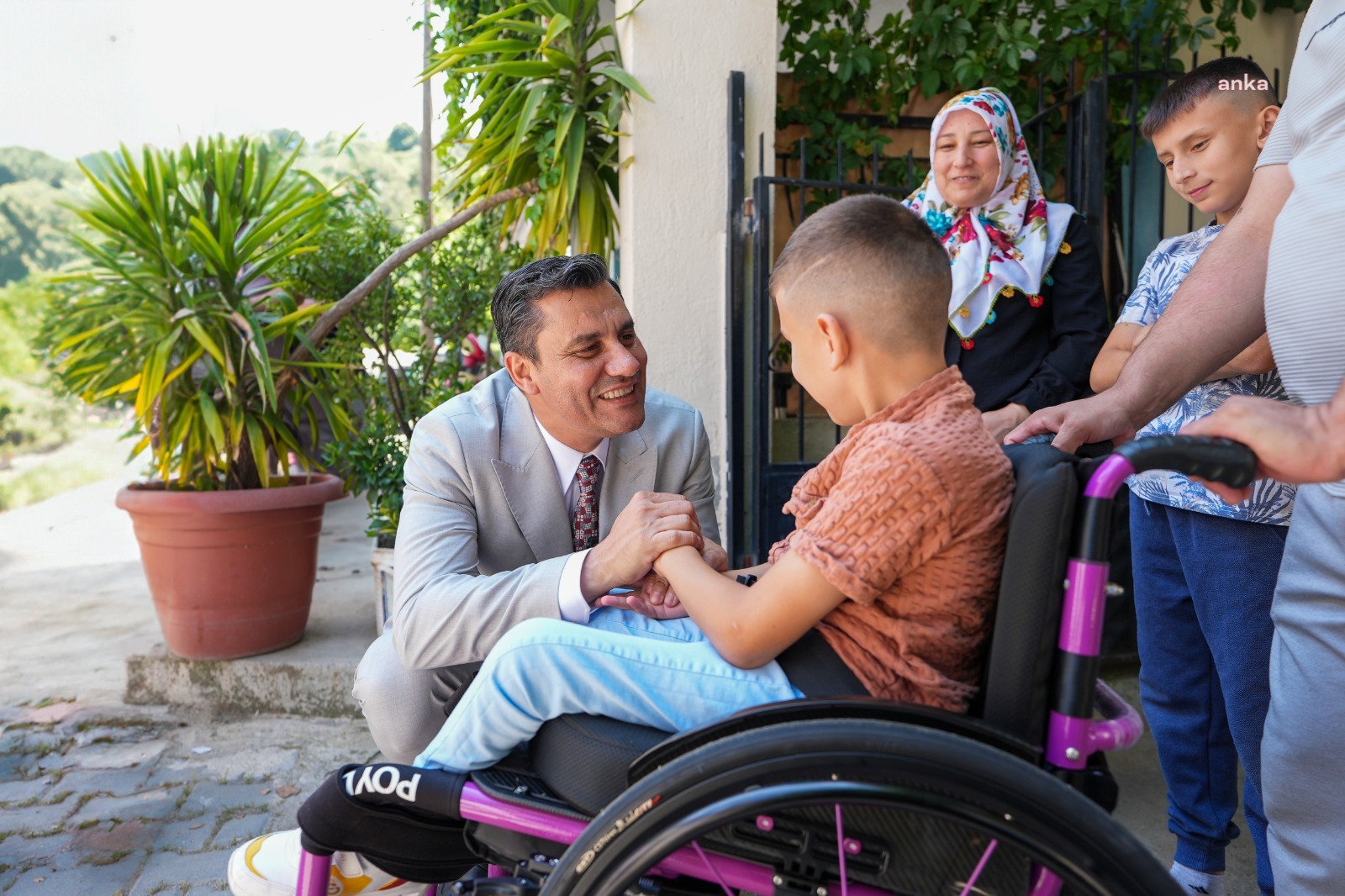 Manisa Büyükşehir Belediye Başkanı Zeyrek’ten küçük Ali’ye bayram sürprizi