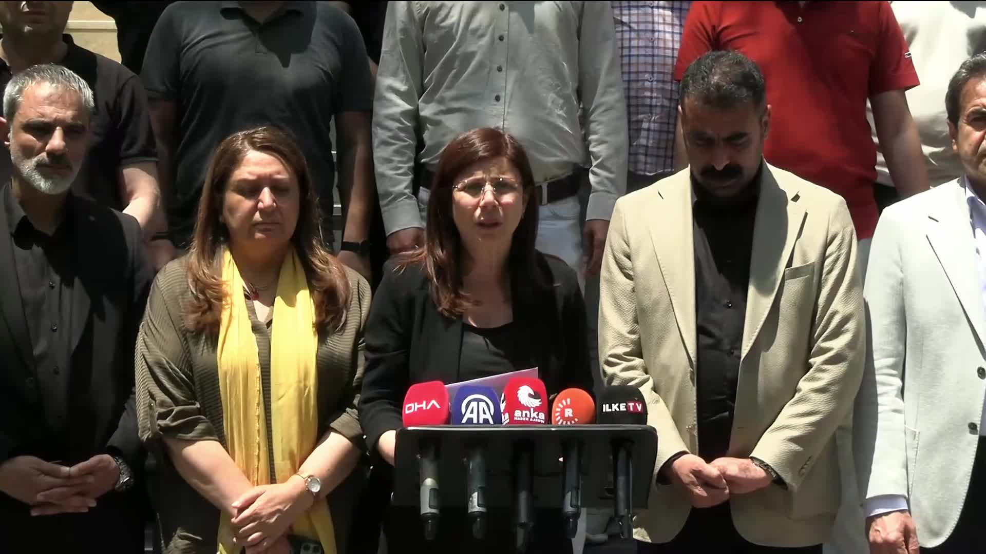 Diyarbakır’da anne ve 3 çocuğunun öldüğü yangın… Büyükşehir Belediye Eş Başkanı Küçük, ihmalleri anlattı