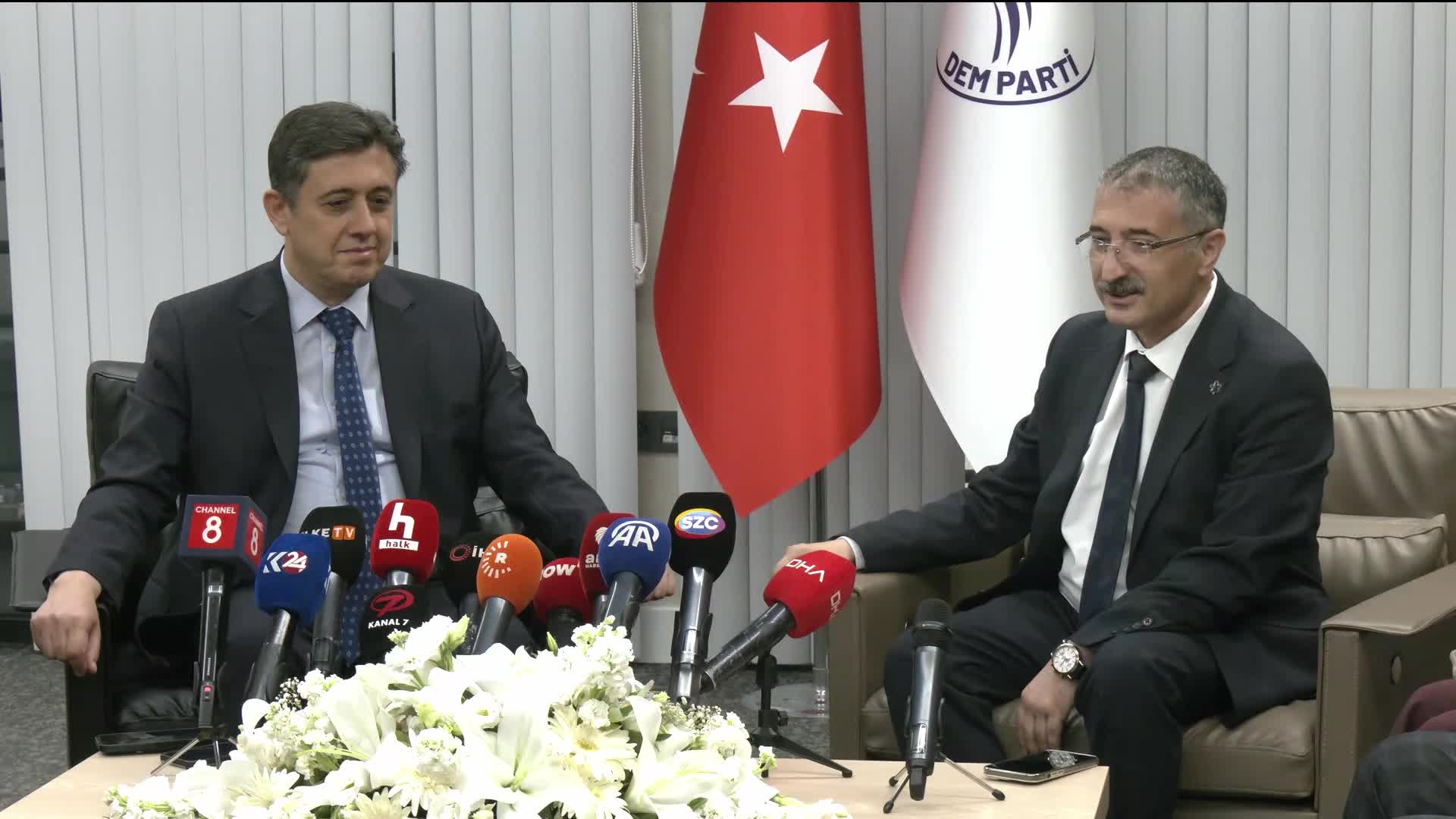 Siyasi partiler arası bayramlaşma... Gelecek Partisi heyeti, DEM Parti'yi ziyaret etti