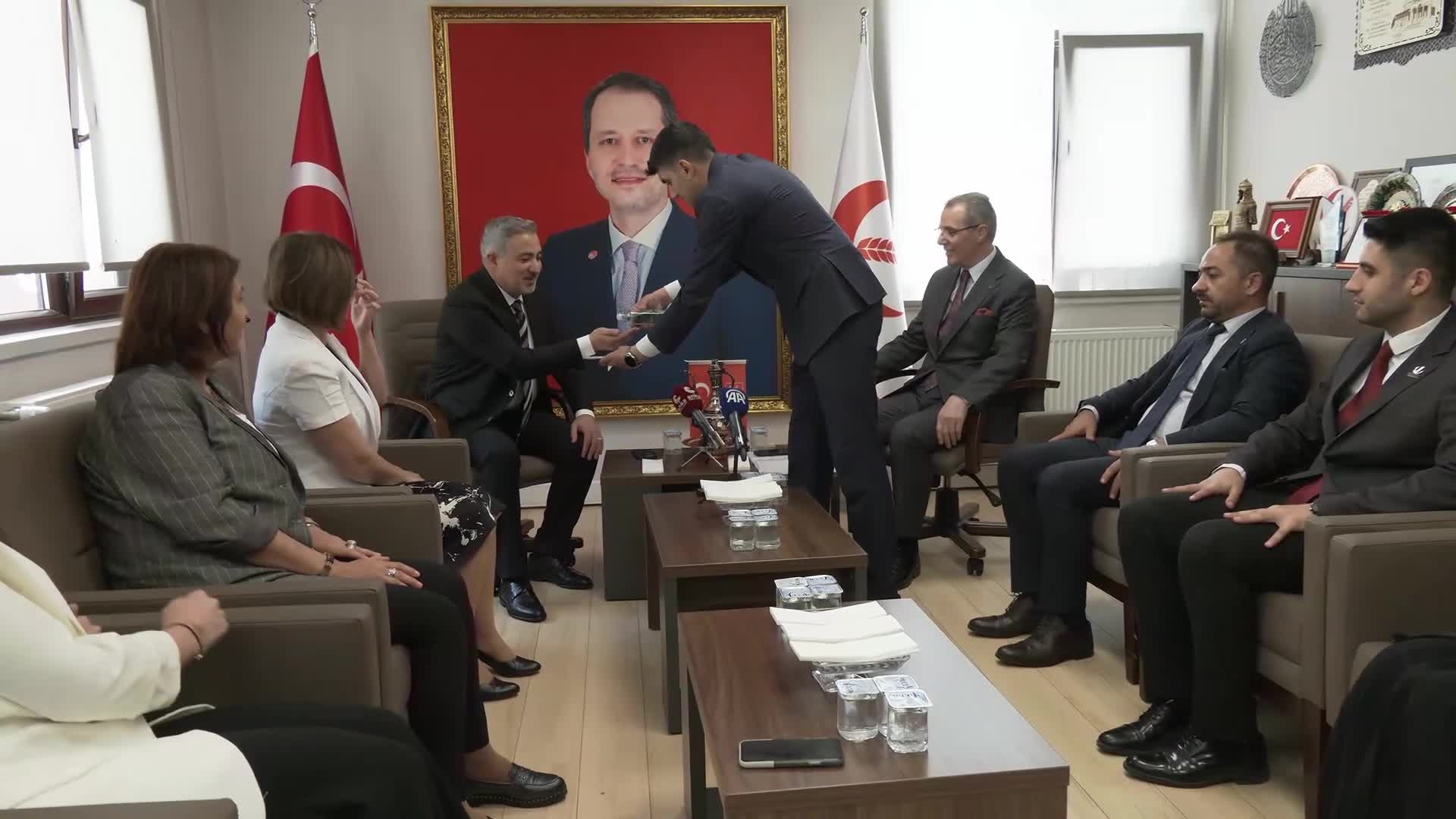 Siyasi partiler arası bayramlaşma... DEM Parti heyeti, Yeniden Refah Partisi'ni ziyaret etti