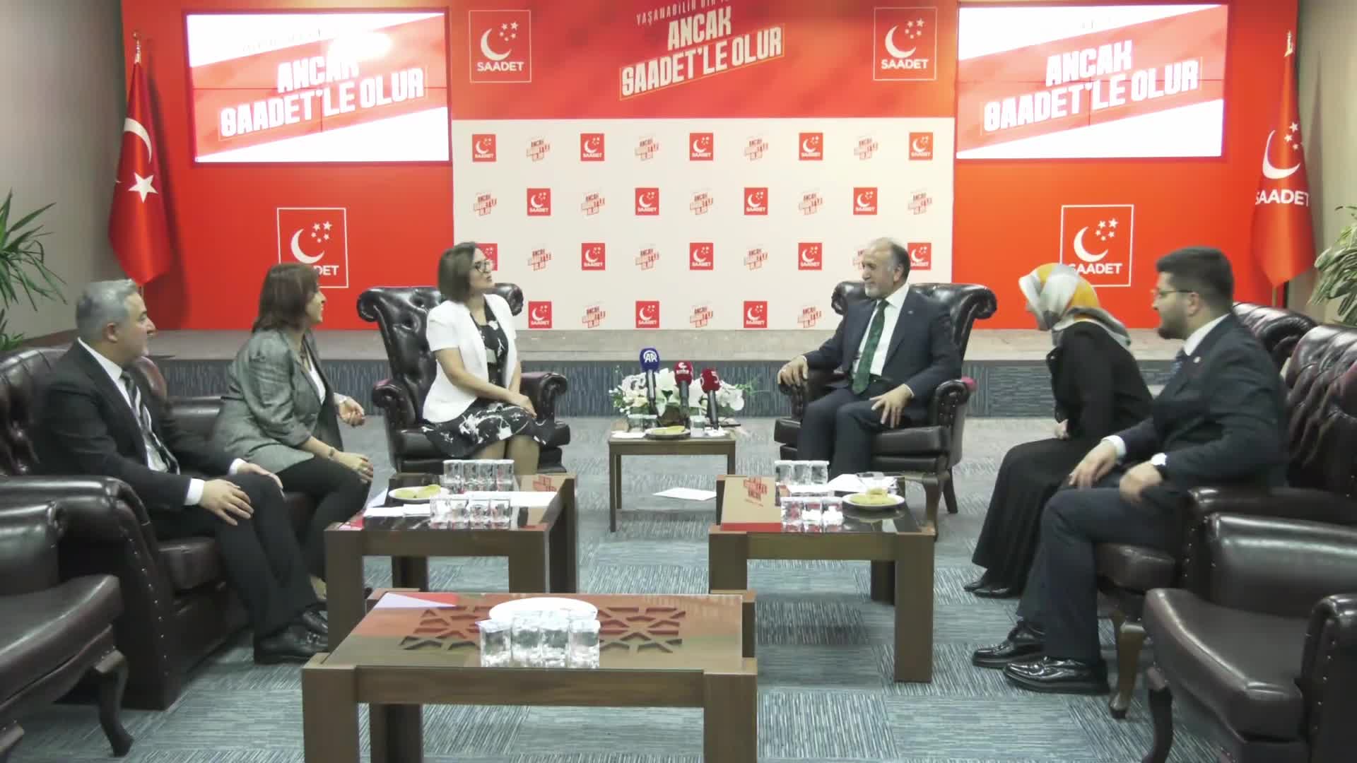 Siyasi partiler arası bayramlaşma... DEM Parti, Saadet Partisi'ni ziyaret etti