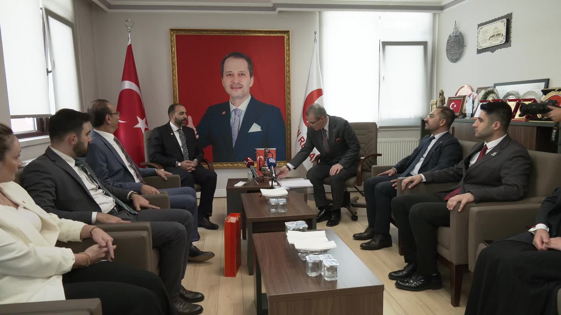 Siyasi partiler arası bayramlaşma... Saadet Partisi ve HÜDA Par heyetleri, Yeniden Refah Partisi'ni ziyaret etti