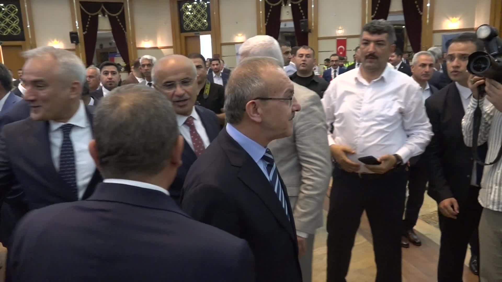 Malatya’da kent bayramlaşması gerçekleştirildi… Vali Seddar Yavuz: “Şehrin tüm renklerinin bir salonda buluşmasını anlamlı buluyorum”