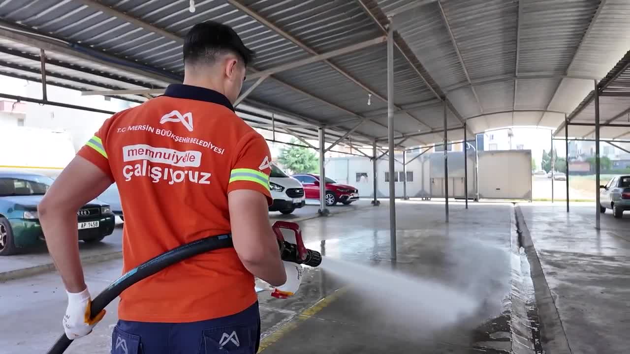 Mersin Büyükşehir Belediyesi’nden kurban kesim alanlarında temizlik çalışması