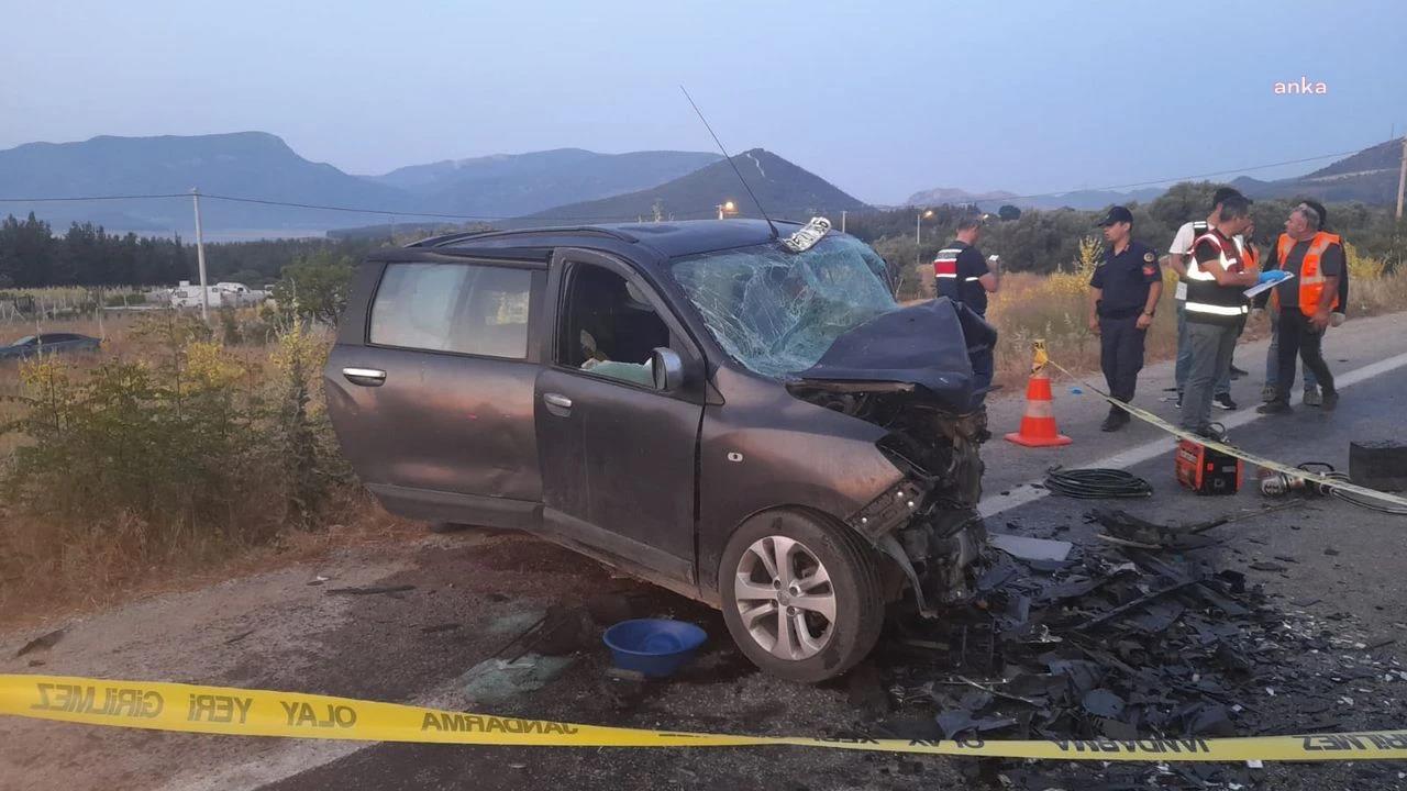 İzmir'de üç aracın karıştığı zincirleme trafik kazasında beş kişi yaşamını yitirdi