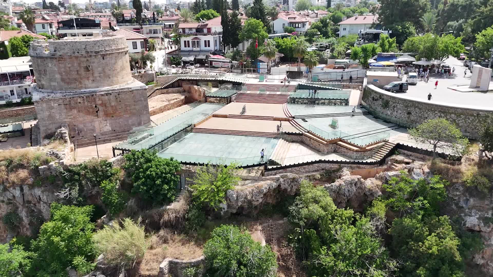 Antalya Büyükşehir Belediyesi, "Hıdırlık Kulesi Seyir Terası" projesinde sona yaklaştı
