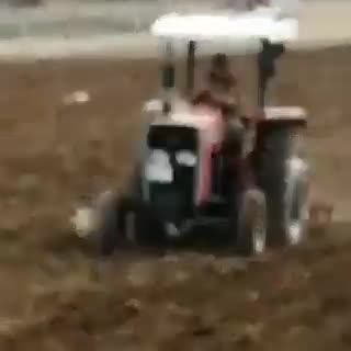 JANDARMA SOKAĞA ÇIKAMAYAN YAŞLI ADAMIN TARLASINI SÜRDÜ