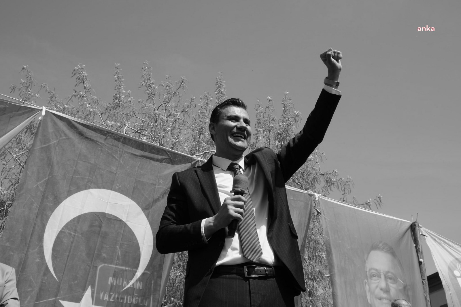 Ferdi Zeyrek, Şehzadeler ilçesi Çatal Mezarlığı’nda son yolculuğuna uğurlanacak