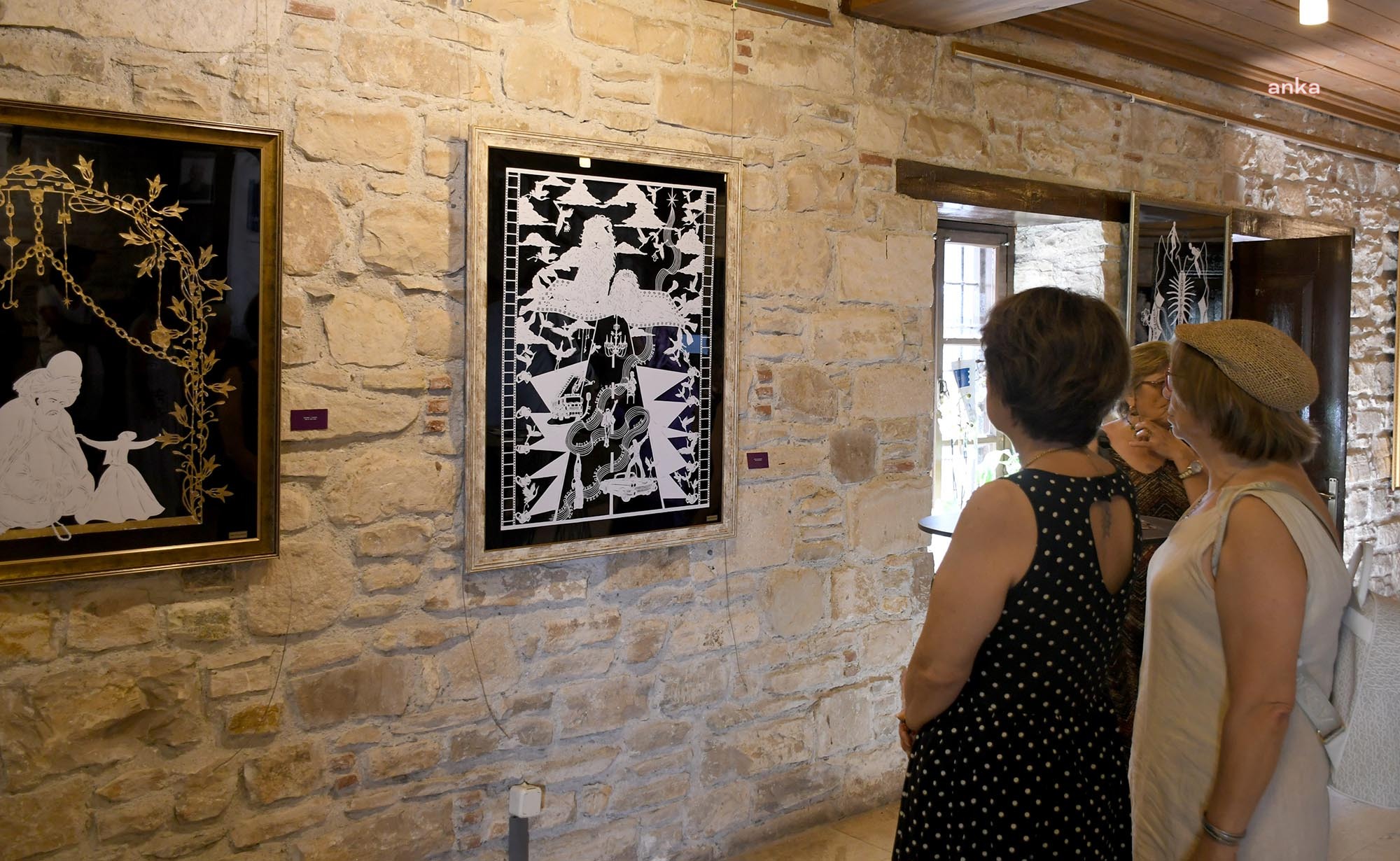 Serap Yalçınsoy’un “İzler” sergisi, Kuşadası Belediyesi İbramaki Sanat Galerisi’nde