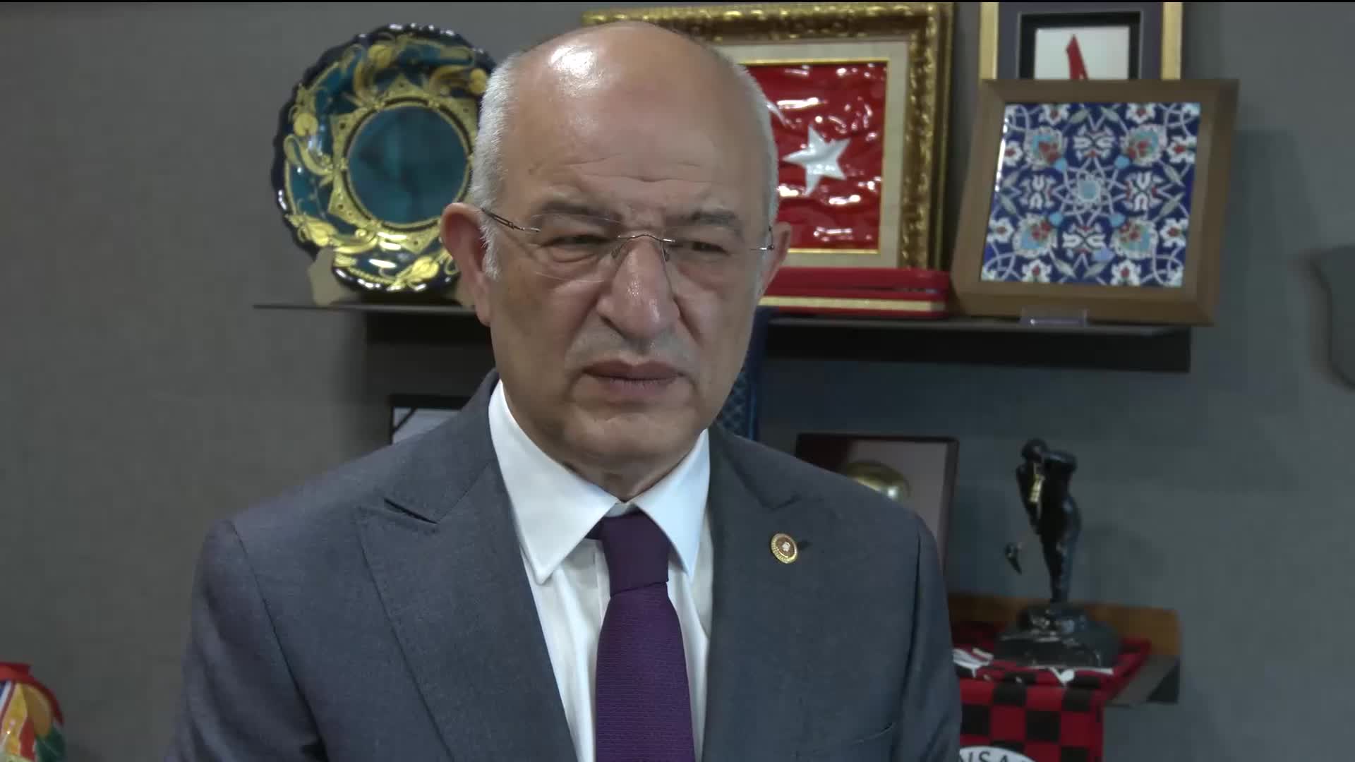 Ali Fazıl Kasap, TBMM’deki 388 günlük “Demokrasi Nöbeti”ni kaleme aldığı kitabı anlattı: “Hasan Bitmez kürsüde Gazze’yi anlatırken öldü. Kitabın gelirini Gazze’deki çocuklara ulaştırmaya çalışacağız”