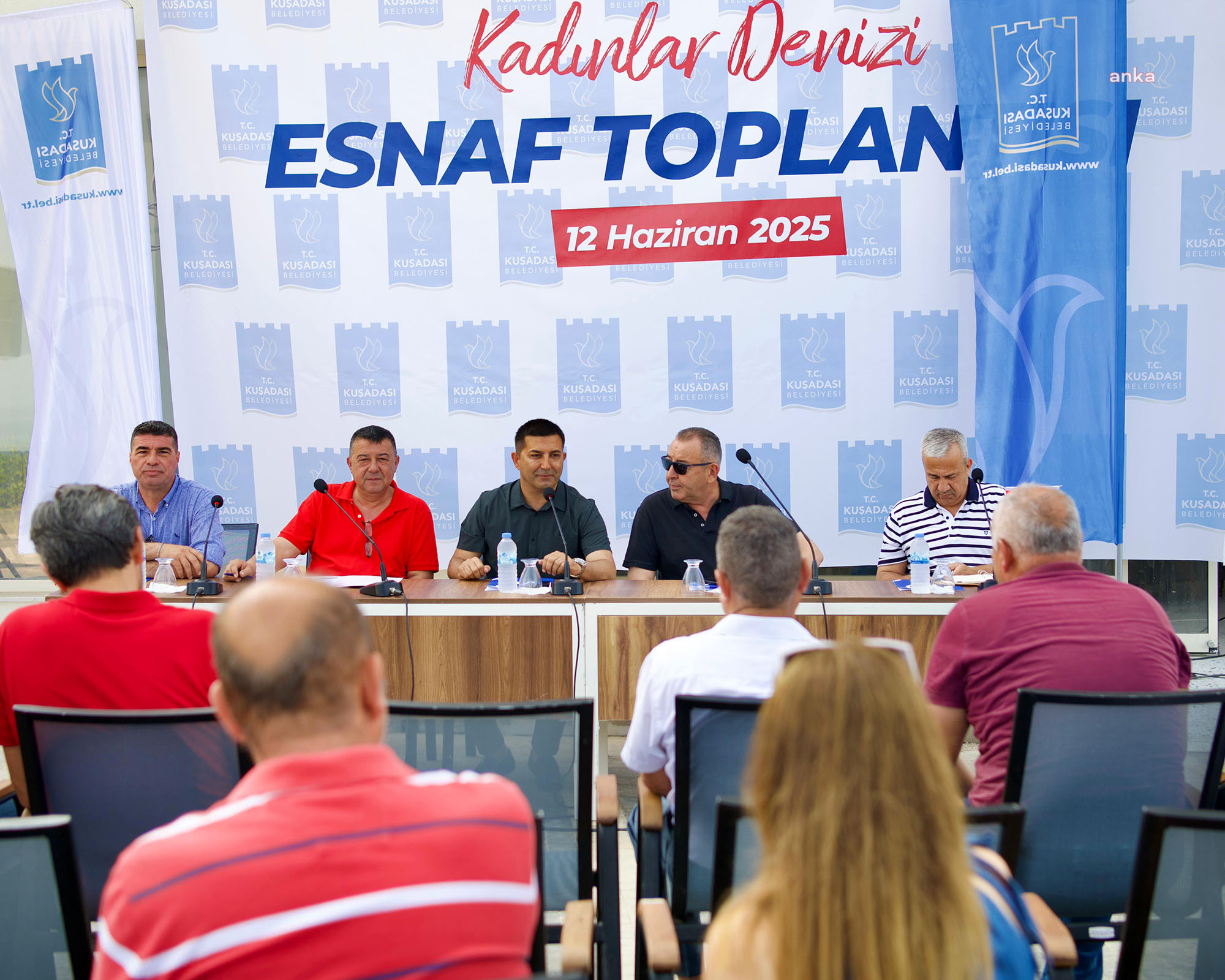 Kuşadası Belediye Başkanı Günel, Kadınlar Denizi Mahallesi esnafı ile buluştu