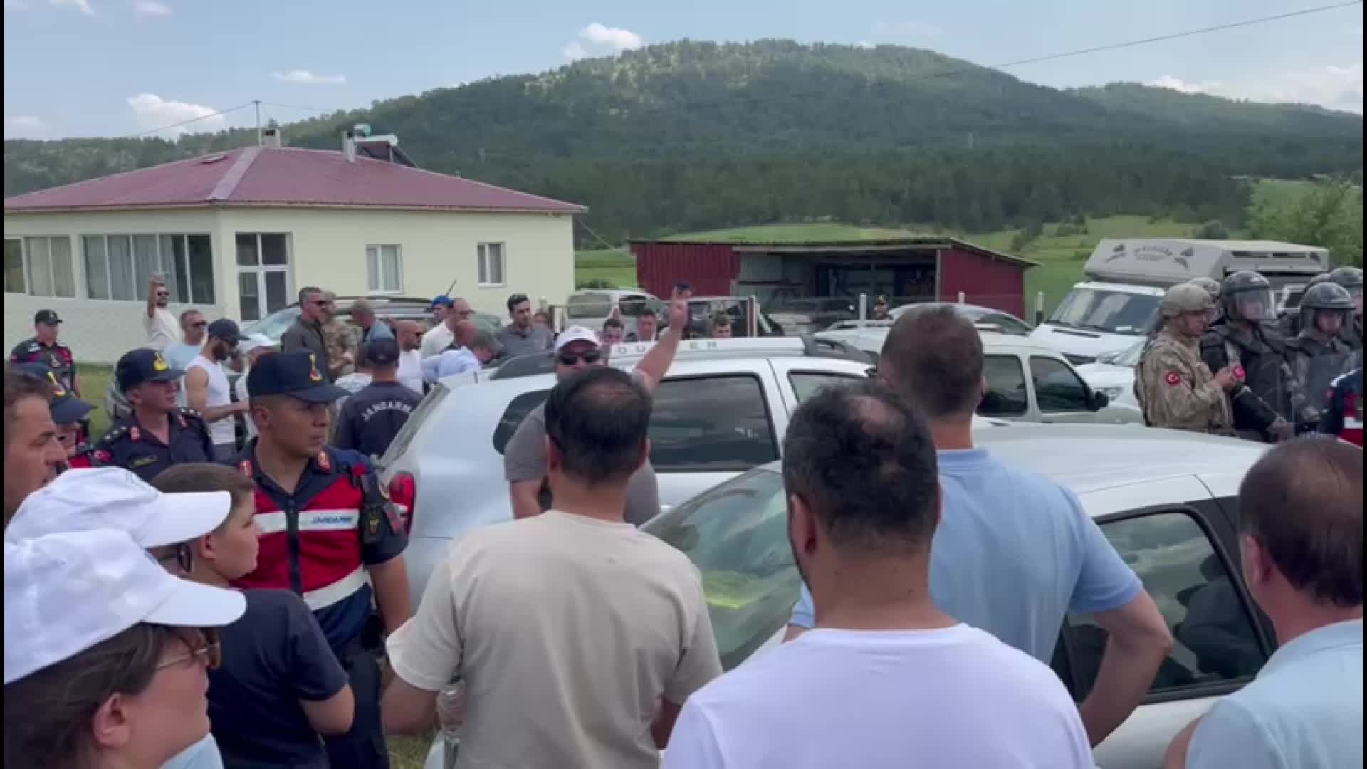 Sinop Boyabat'ta yapılmak istenen madenin ÇED toplantısı protesto edildi