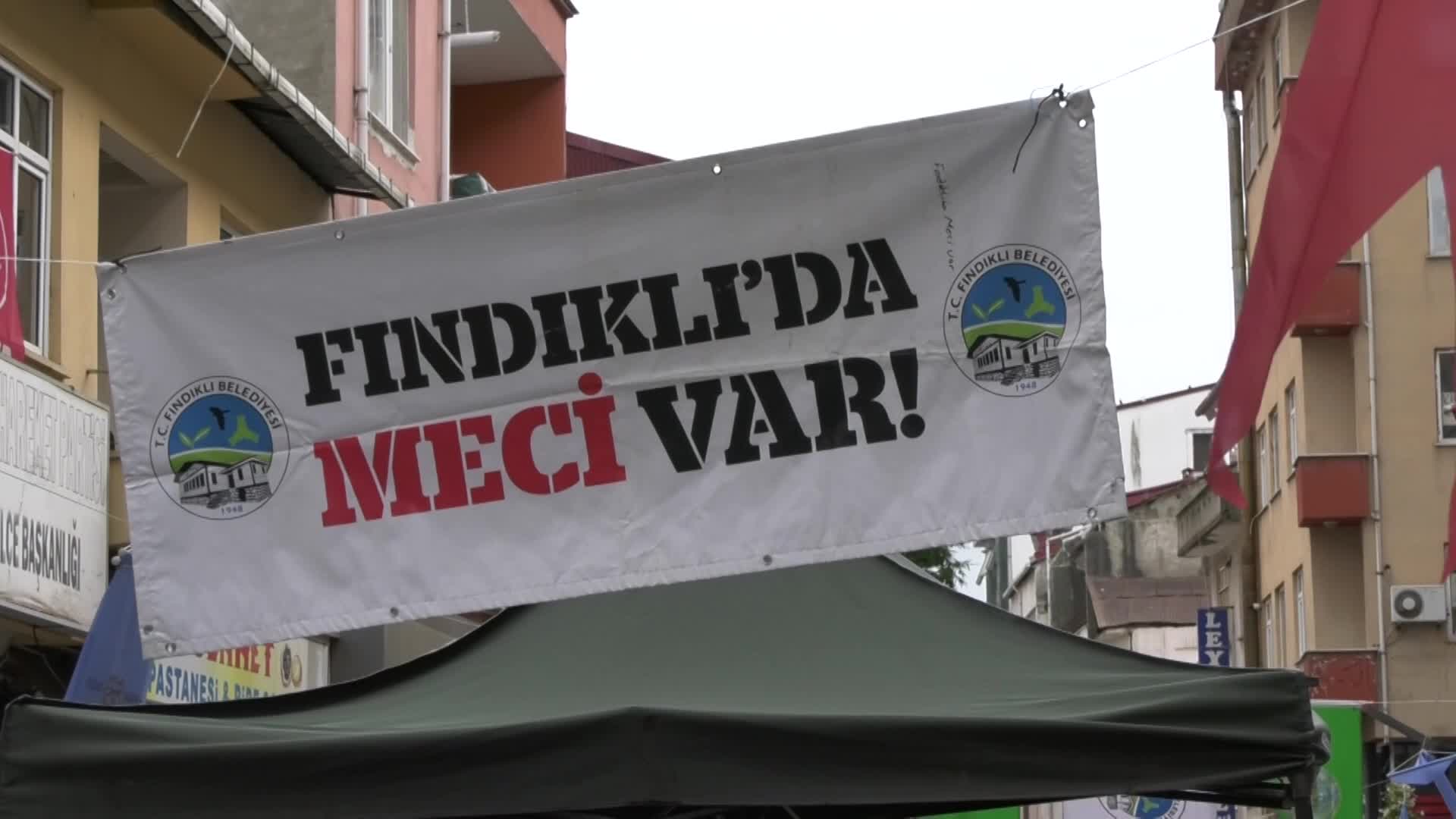 Fındıklı'da geleneksel ata tohumlarından üretilen 100 bin sebze fidesi halka ücretsiz dağıtıldı