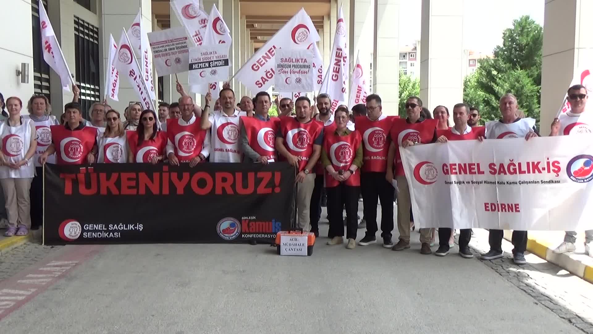 Edirne’de Genel Sağlık-İş üyeleri, taleplerini yazarak ''müdahale çantasına'' bıraktı
