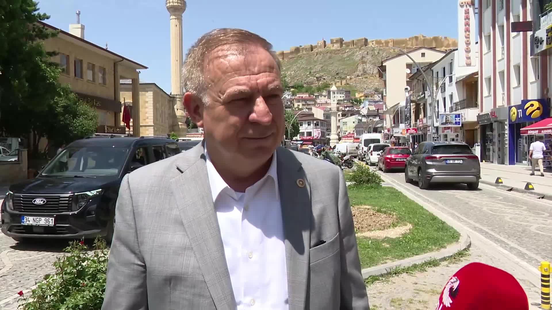 CHP'nin “Millet İradesine Sahip Çıkıyor” mitingi yarın Bayburt'ta... CHP'liler kent merkezinde miting alanı verilmemesine ve KYK yurtlarının boşaltılmasına tepkili