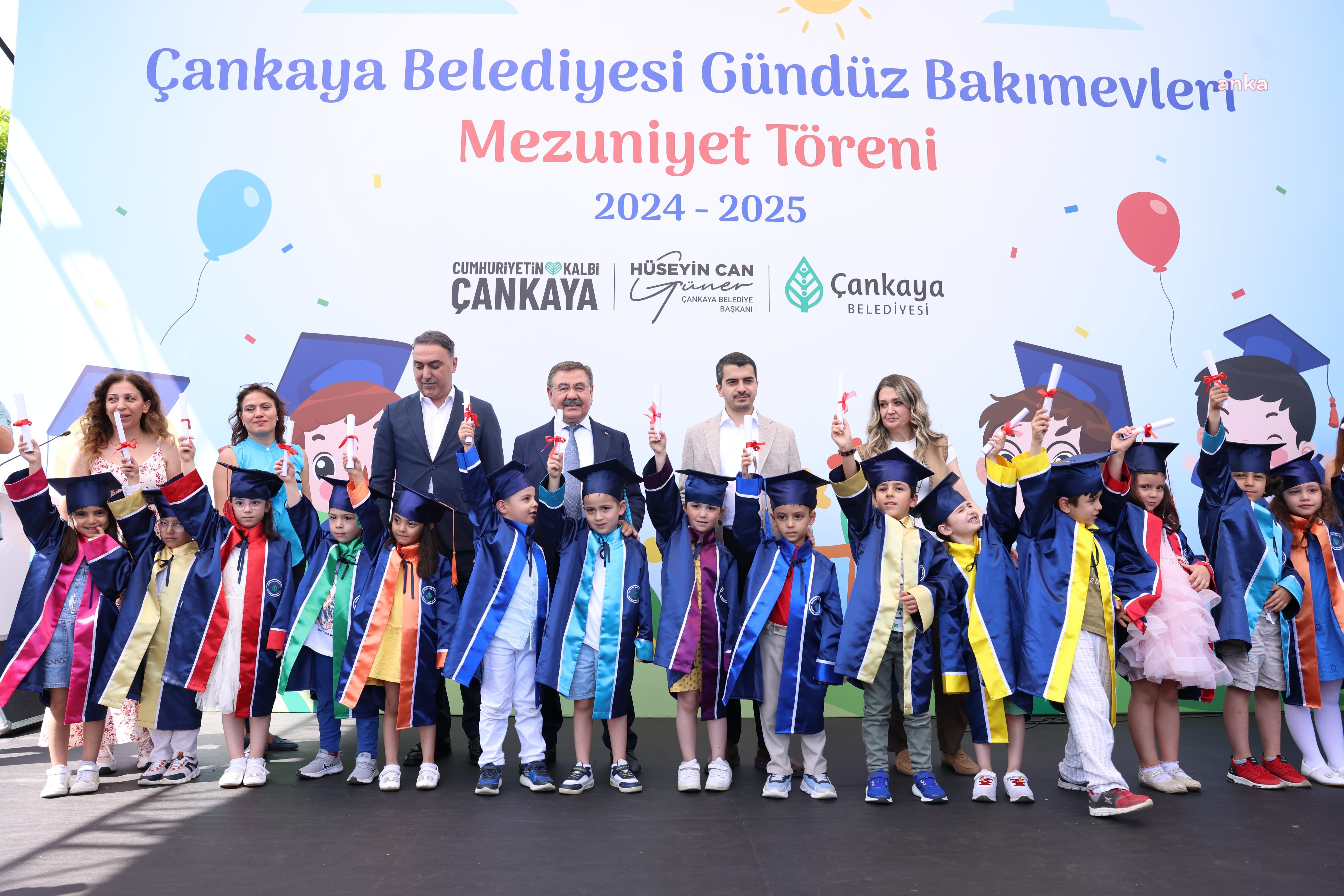 Çankaya Belediye Başkanı Güner, kep atan miniklerin mezuniyet coşkusuna ortak oldu