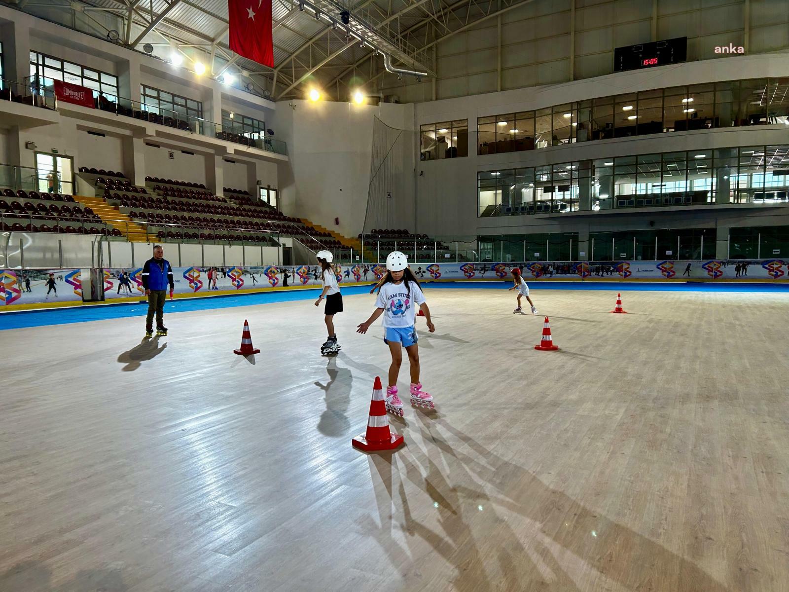 İzmir'de Buz Sporları Salonu'nda tekerlekli paten eğitimi başlıyor