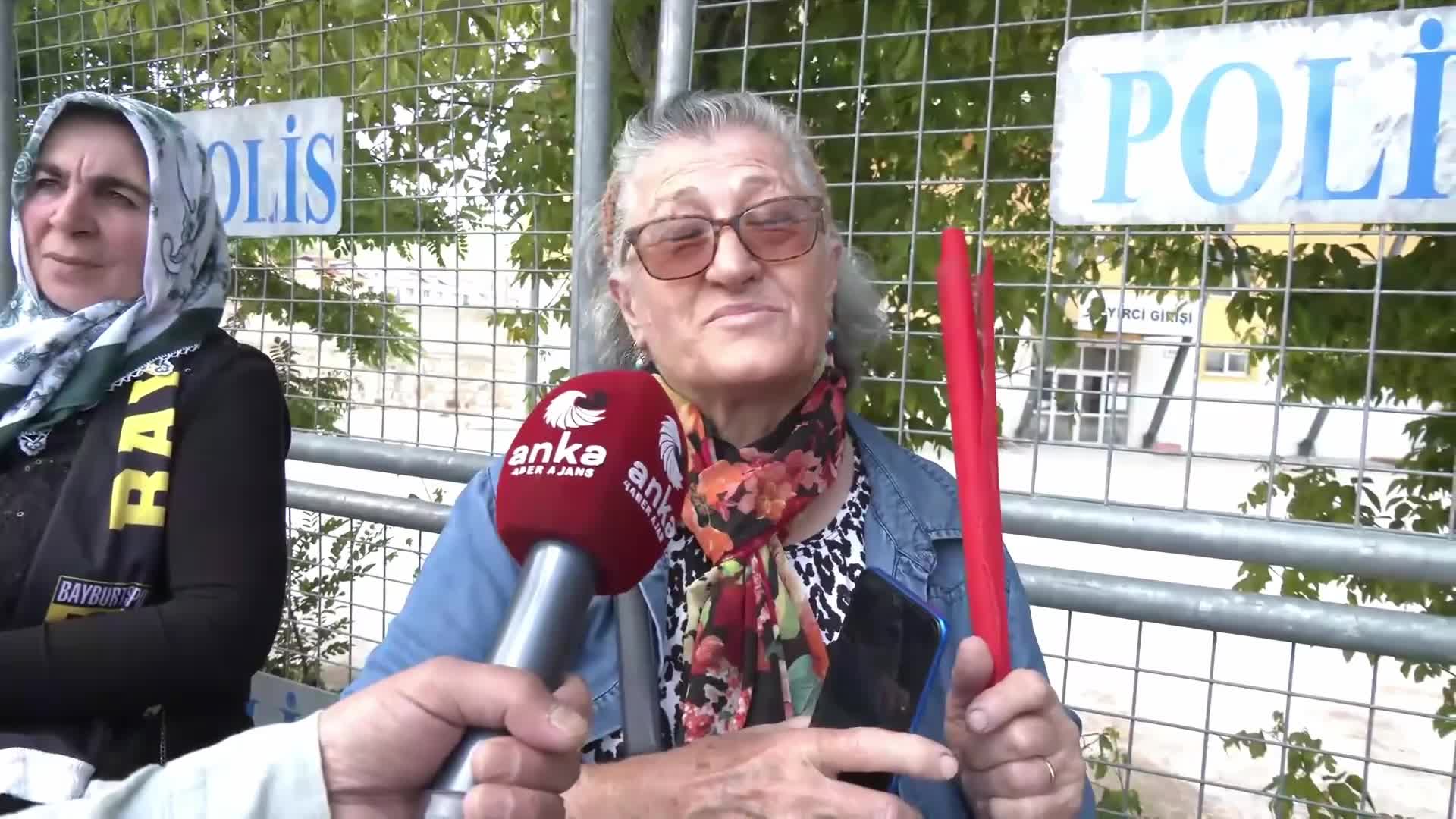 CHP'nin ''Millet İradesine Sahip Çıkıyor'' mitingi... Bayburtlu vatandaş: ''Ekrem İmamoğlu’na çok yazık oldu. Çalışıyordu, iyilerin bu dünyada yeri yok''