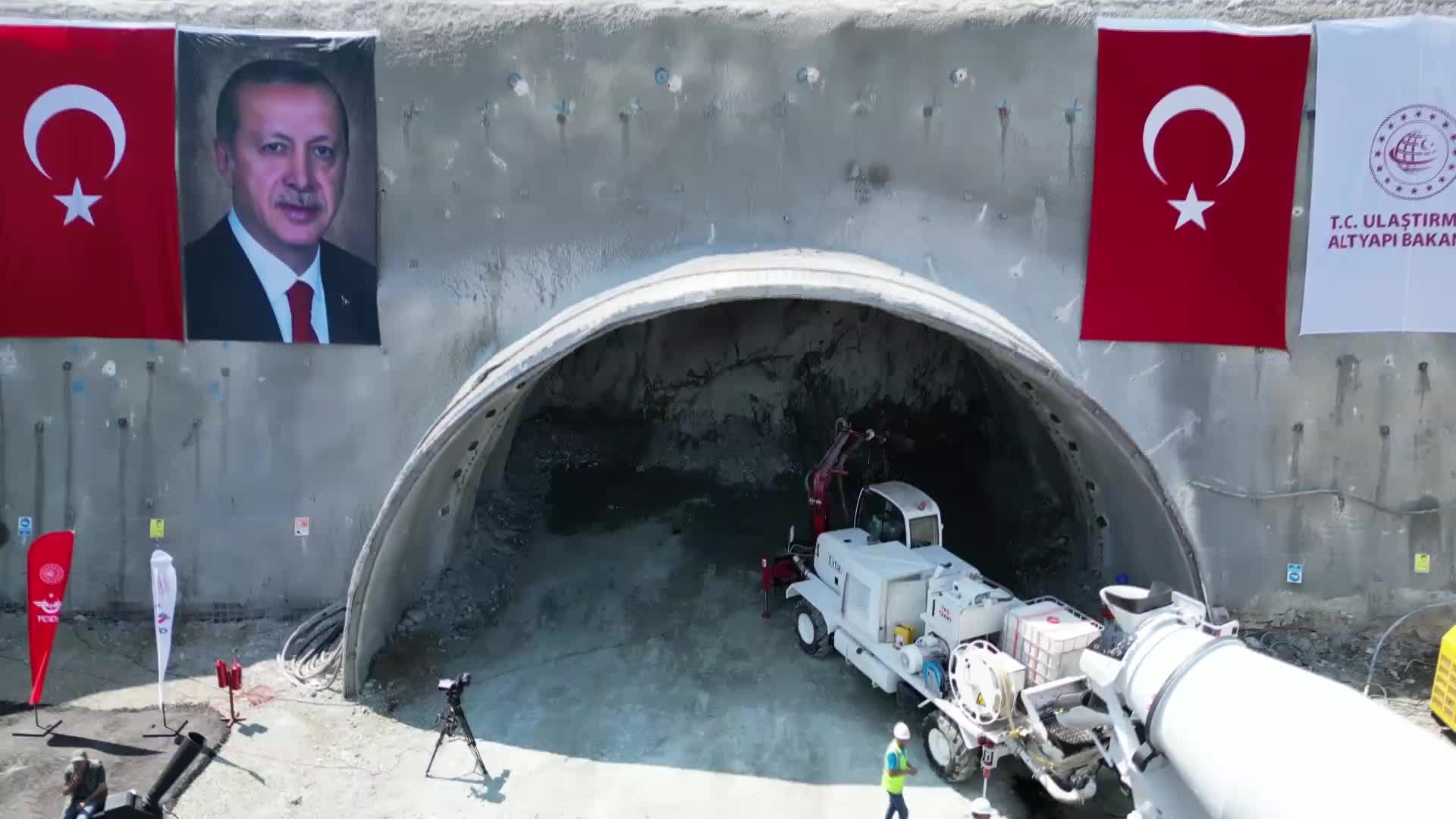 Ulaştırma Bakanı Uraloğlu, Çorum'da hızlı tren projesinin temelini attı: "Proje tamamlandığında Ankara-Çorum arası bir saat 15 dakika olacak"