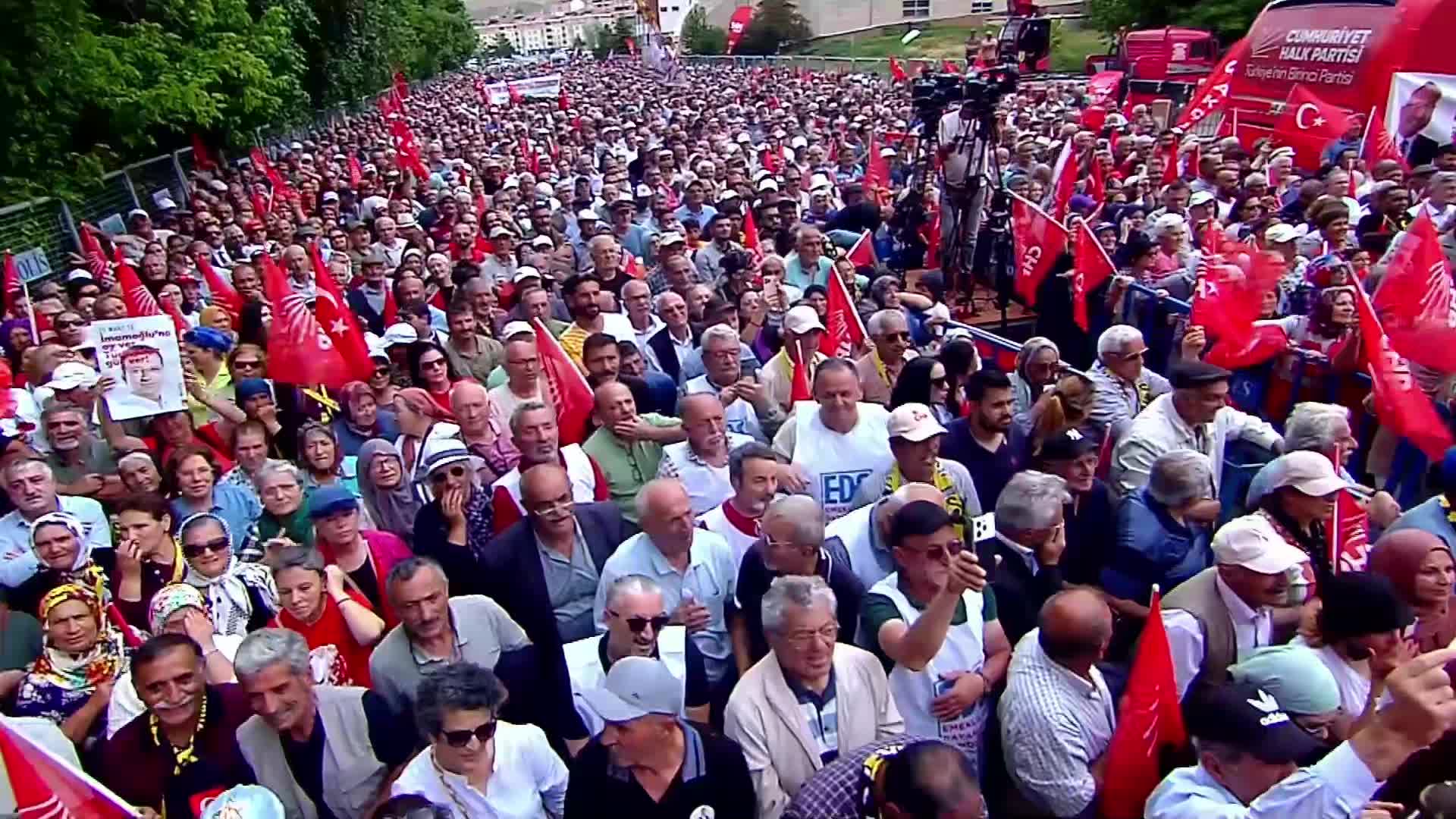 CHP'nin "Millet İradesine Sahip Çıkıyor" mitingi... Özgür Özel'den iktidara: "Bizim 47 yıl gösterdiğimiz anlayışı, sabrı, 47 gün göstermediler"