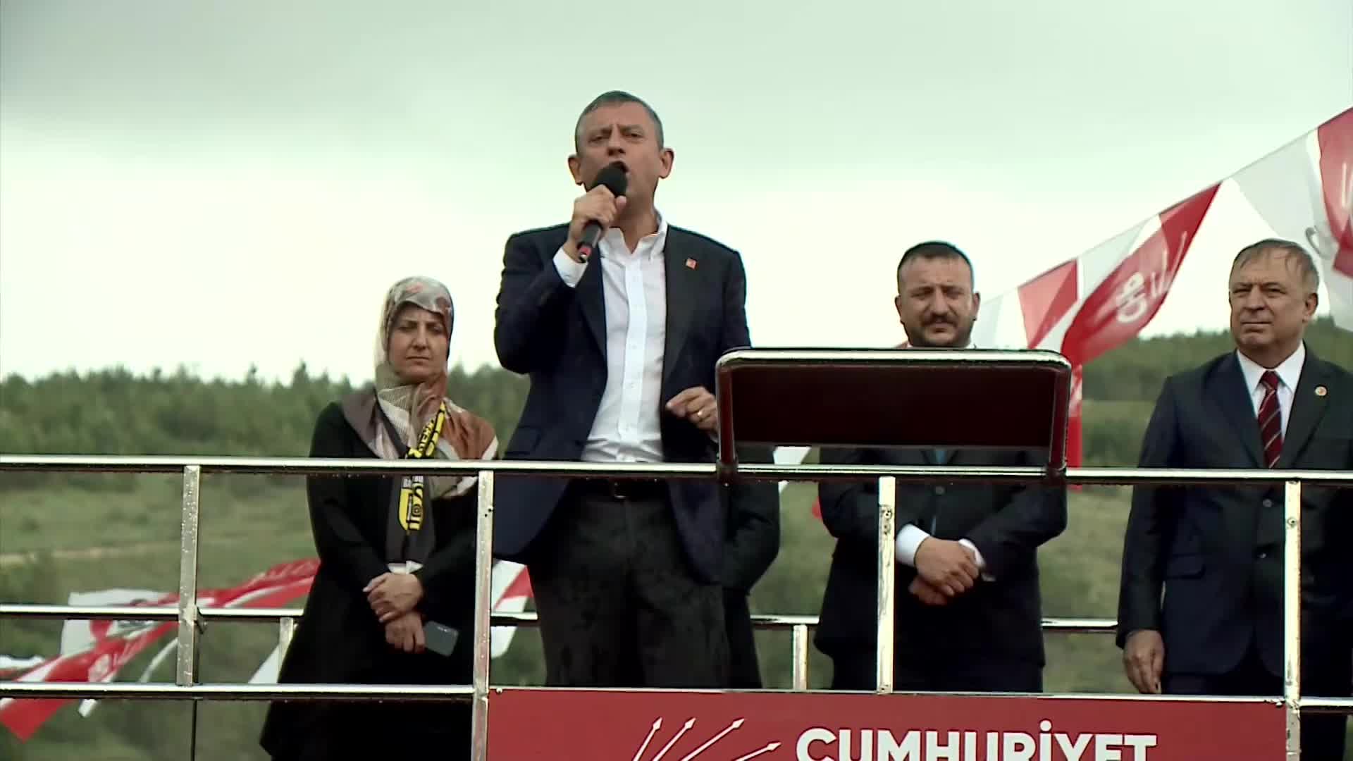 CHP'nin "Millet İradesine Sahip Çıkıyor" mitingi... Özgür Özel'den Erdoğan'a: "İddianameyi hazırlayın, kanıtları çıkarın, mahkemeyi TRT’den yayınlayın"