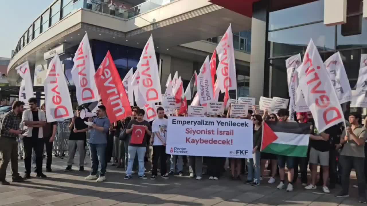 Devrim Hareketi'nden İsrail Büyükelçiliği önünde protesto: İsrail'in İran’a gerçekleştirdiği saldırılar bölgemizin tarumar edilmesi sürecinin yeni bir adımıdır