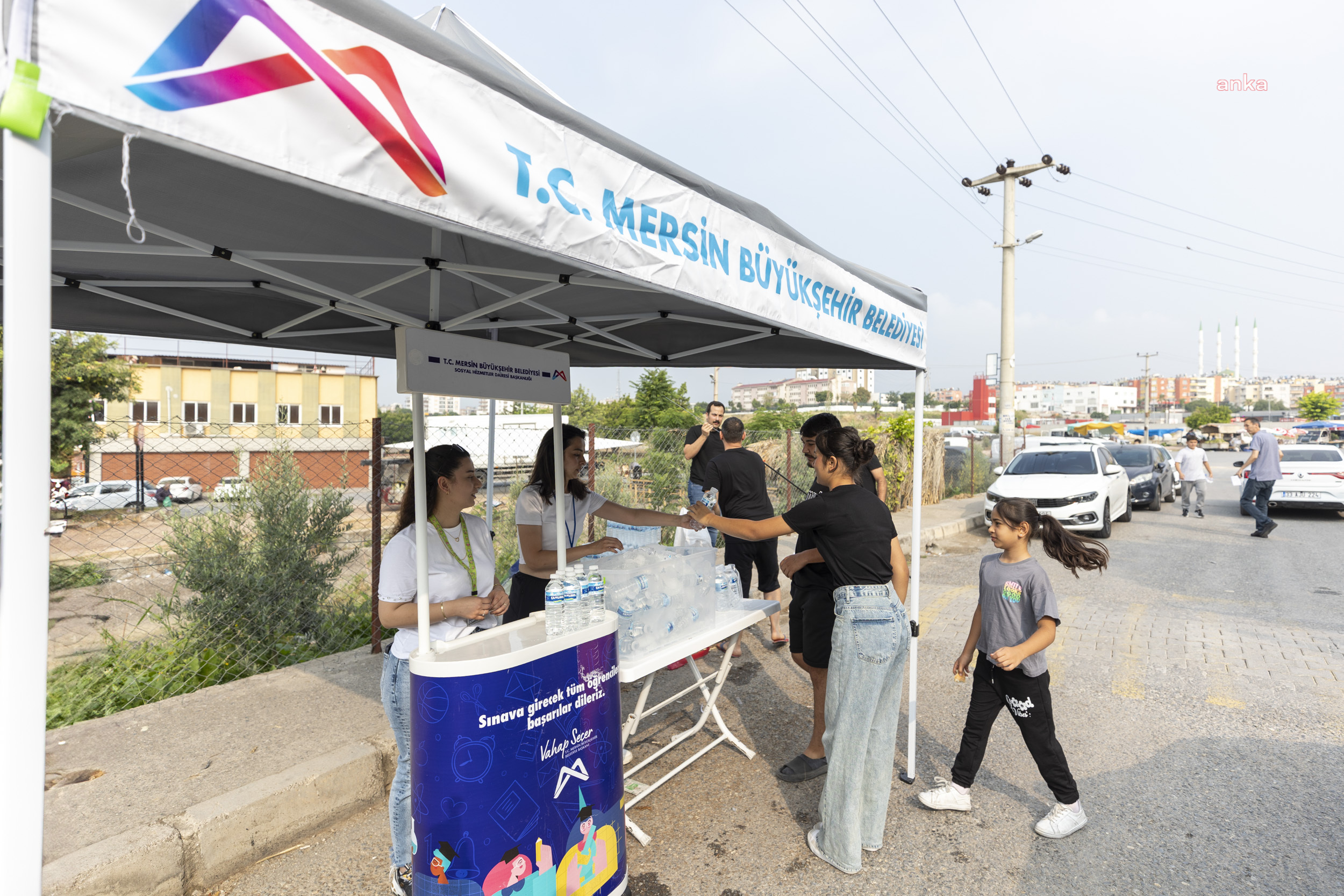 Mersin Büyükşehir Belediyesi, LGS'ye giren öğrencileri yalnız bırakmadı