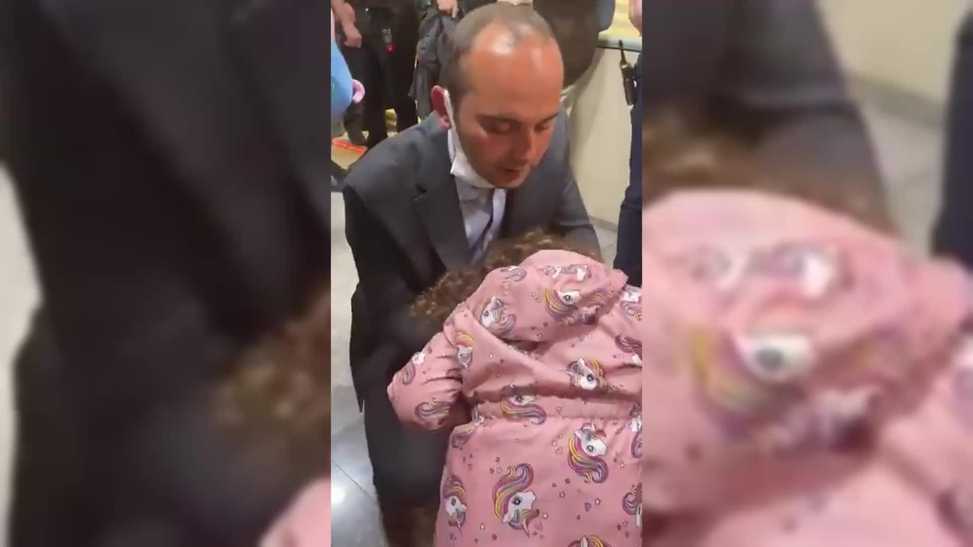 Meriç Demir Kahraman, Vera'nın babasıyla adliyede vedalaştığı videoyu paylaştı: "Babalar Günü’n kutlu olsun Tayfun, seni çok özledik”