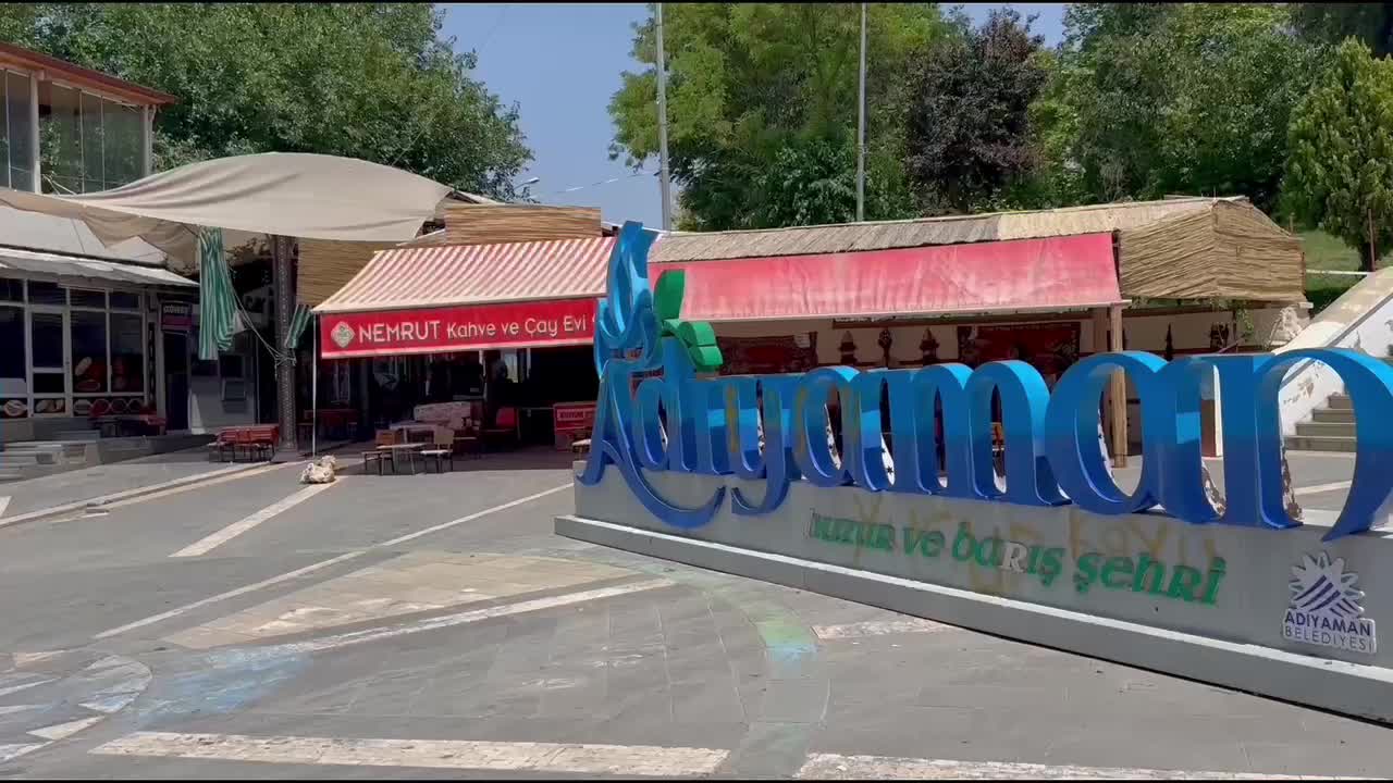 Adıyaman Belediyesi, depremin unutturduğu sokağa resimlerle hayat veriyor