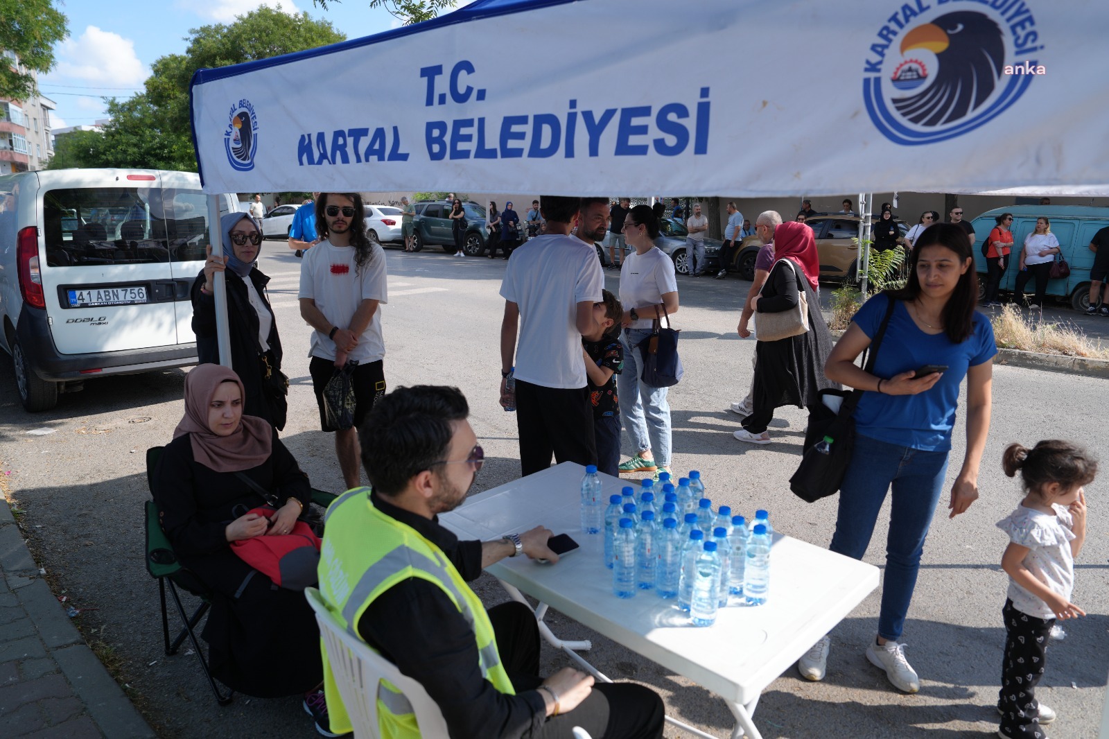 Kartal Belediyesi’nden LGS'ye giren öğrencilere ve ailelerine ikram