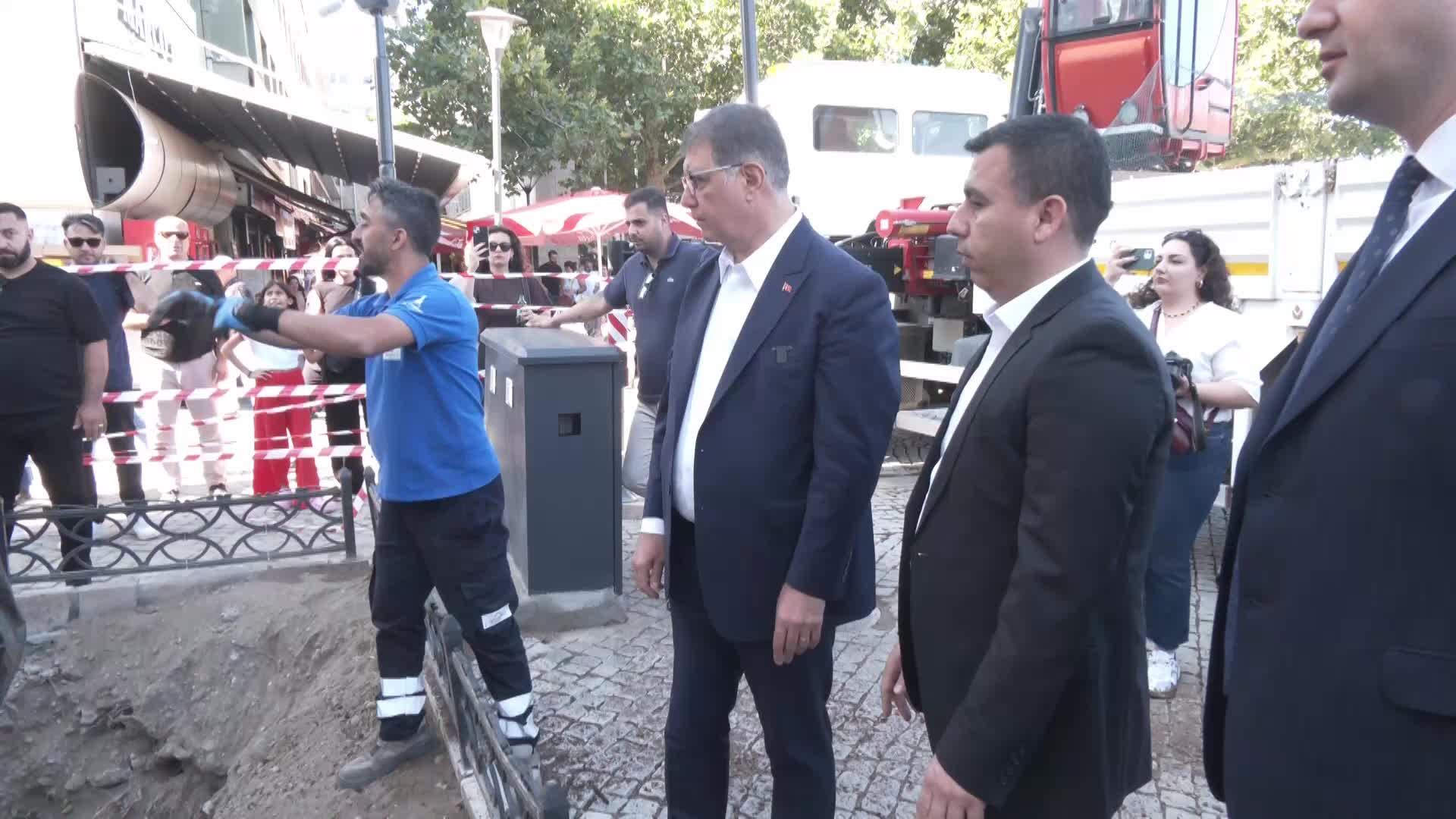 İzmir Büyükşehir Belediye Başkanı Tugay açıkladı: İşten çıkarmaların çoğu büro personeli olacak